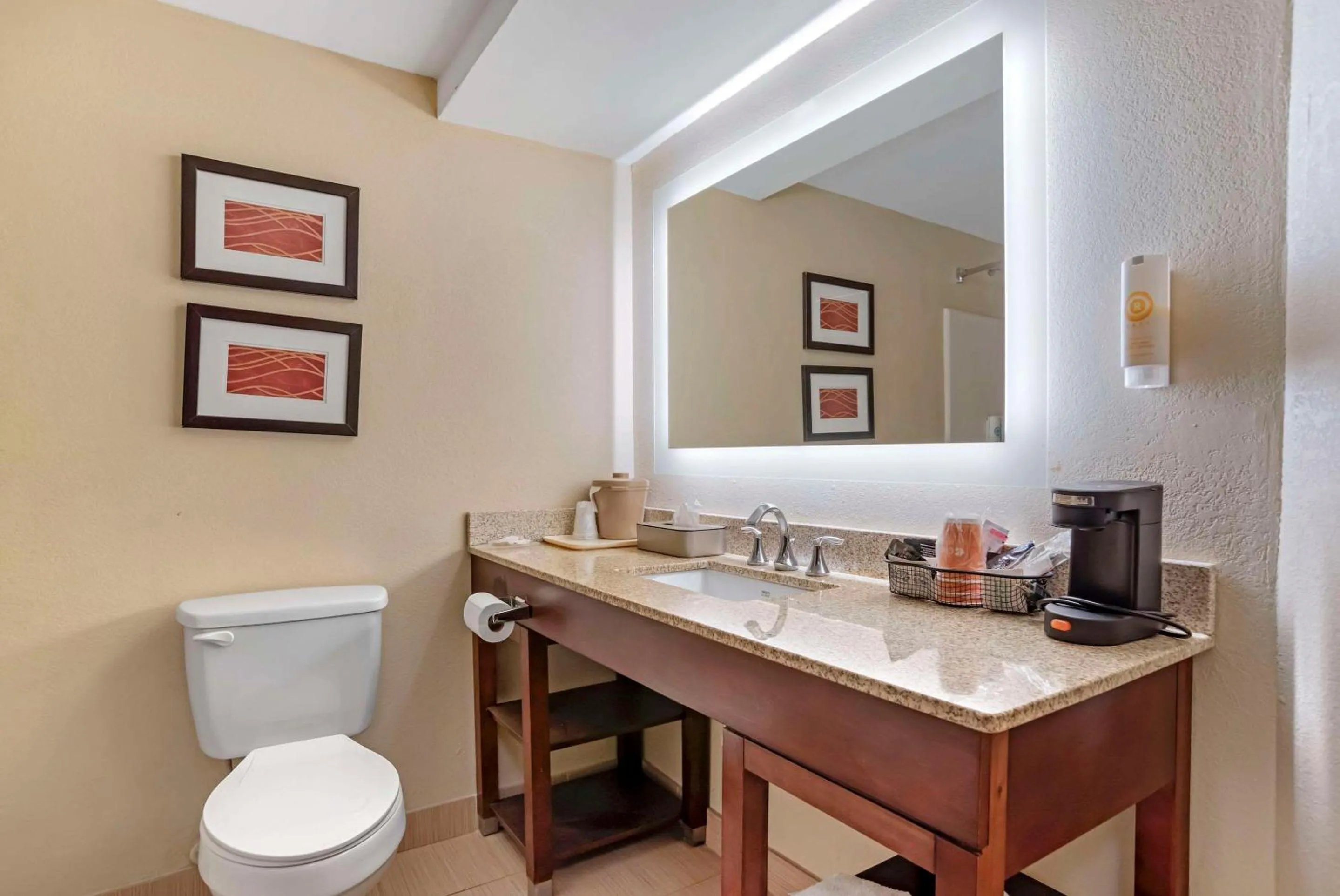 Bedroom in Comfort Inn Opelika - Auburn