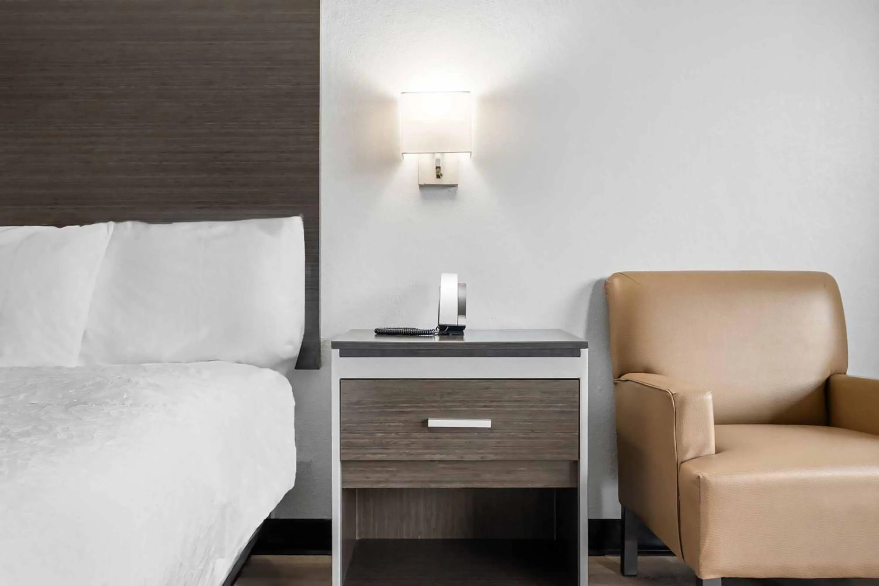 Bed in Auburn Lodge near University