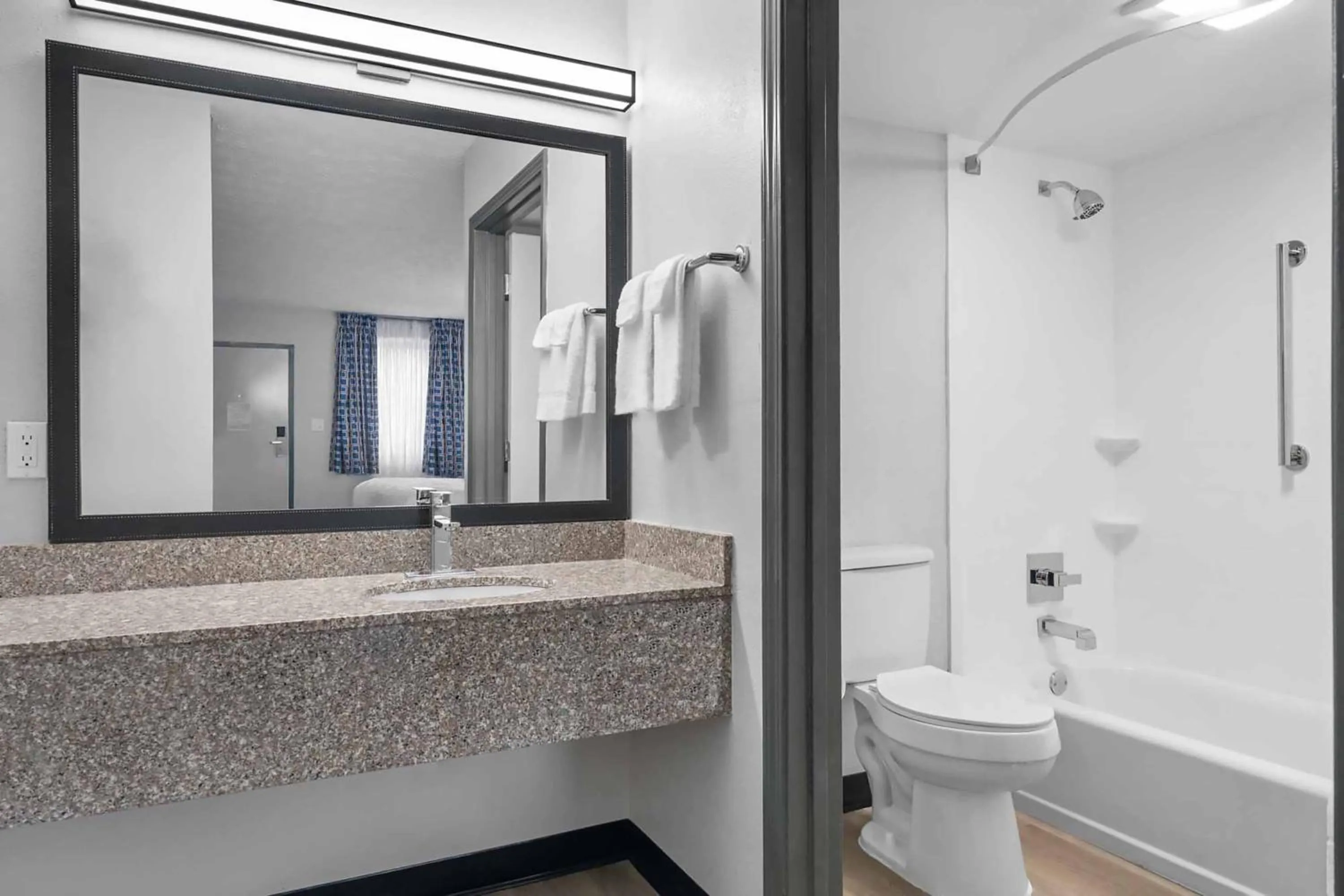 Shower in Auburn Lodge near University