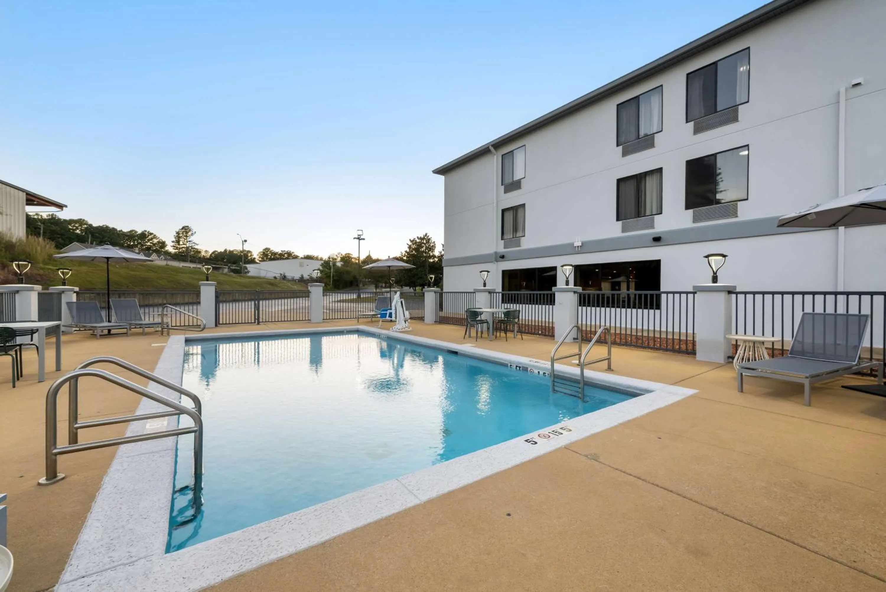Pool view in Spark by Hilton Tuscaloosa University
