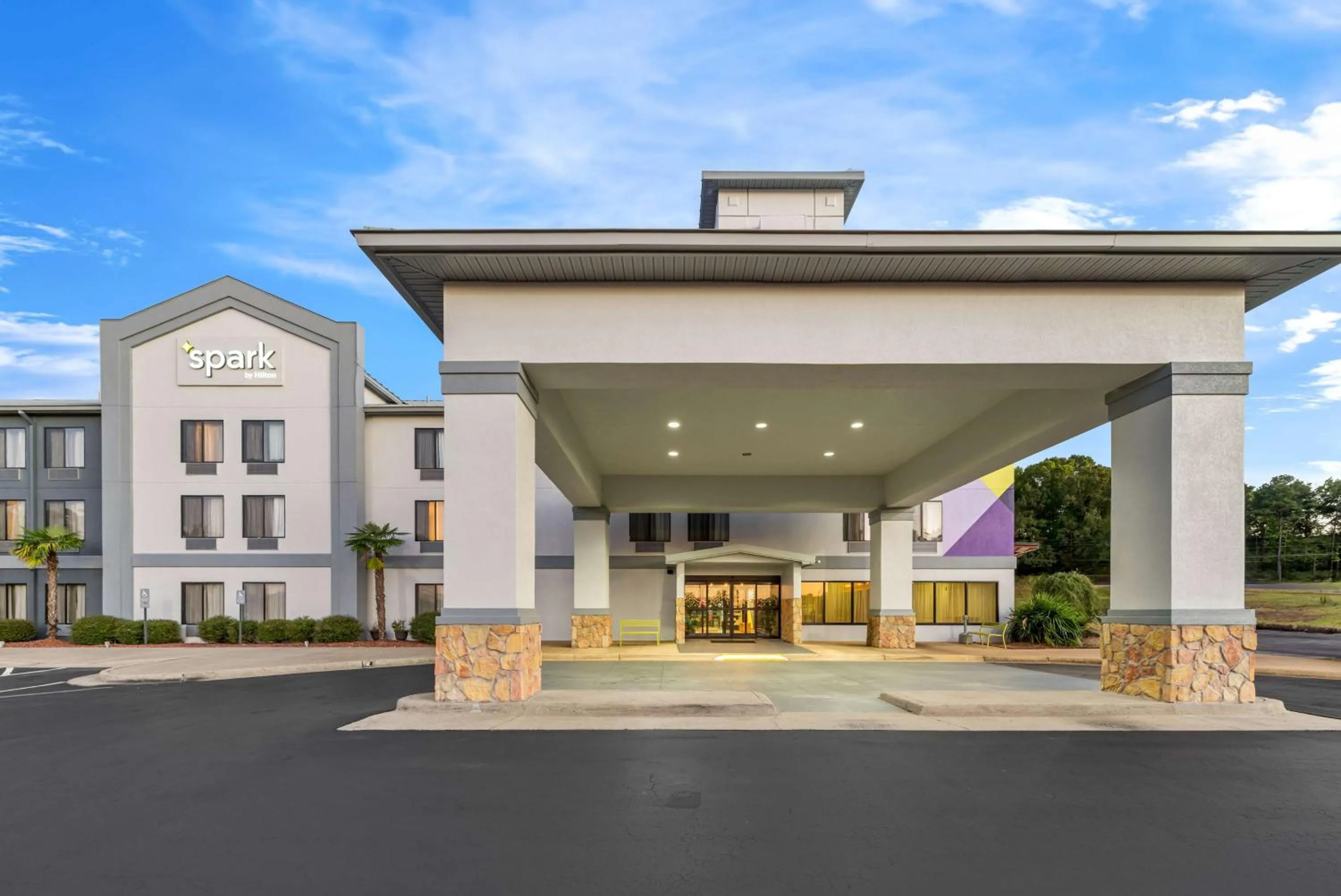 Property building in Spark by Hilton Tuscaloosa University