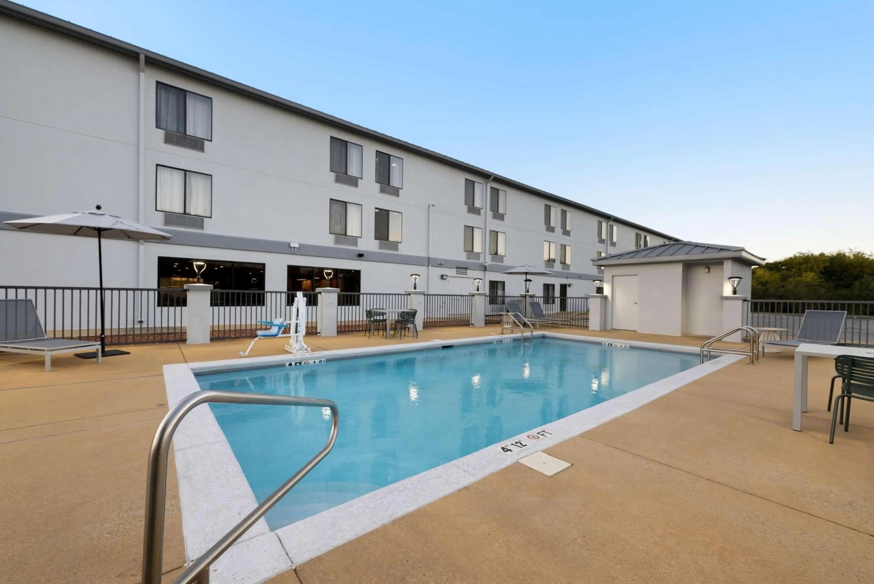 Pool view in Spark by Hilton Tuscaloosa University