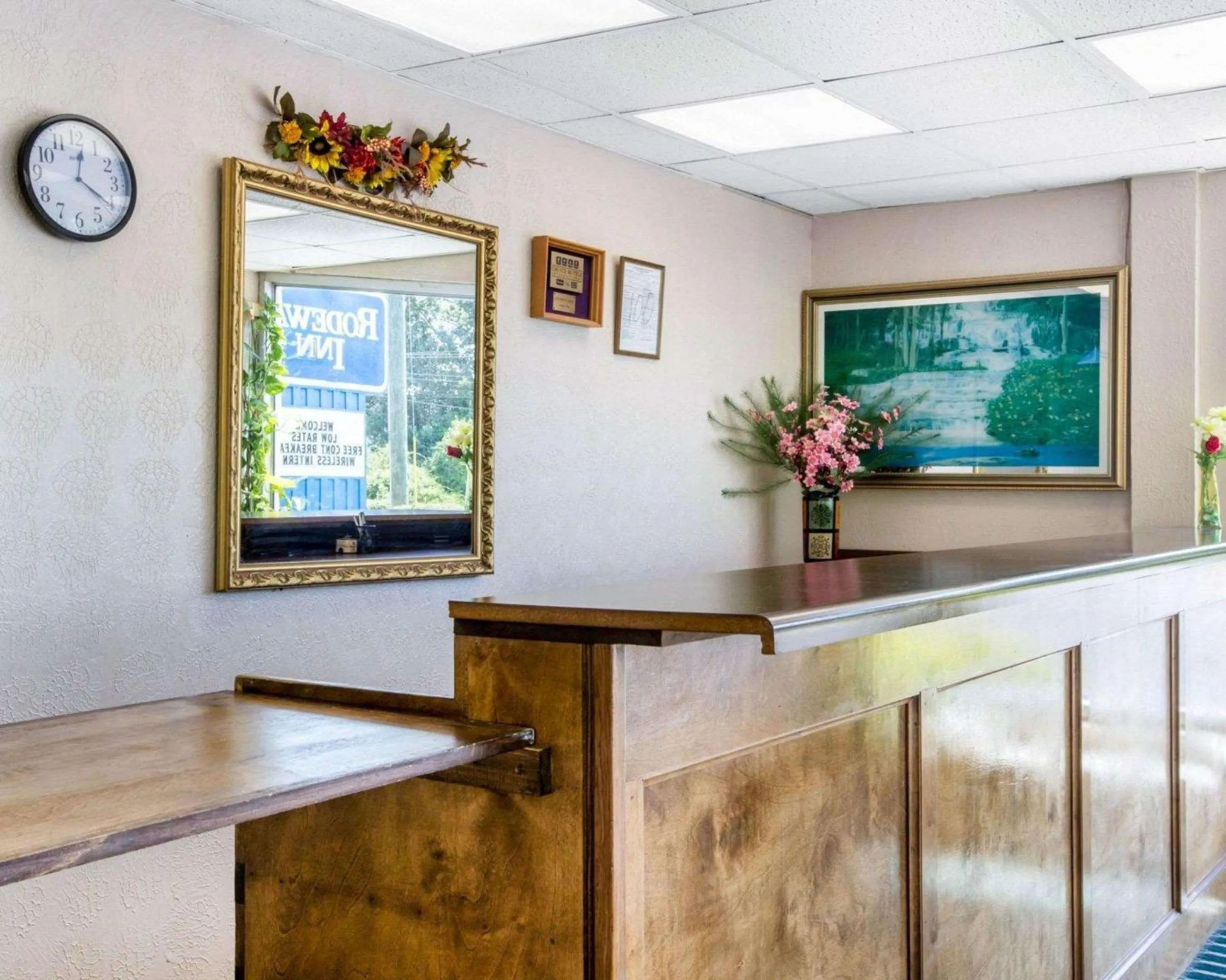 Lobby or reception in Rodeway Inn
