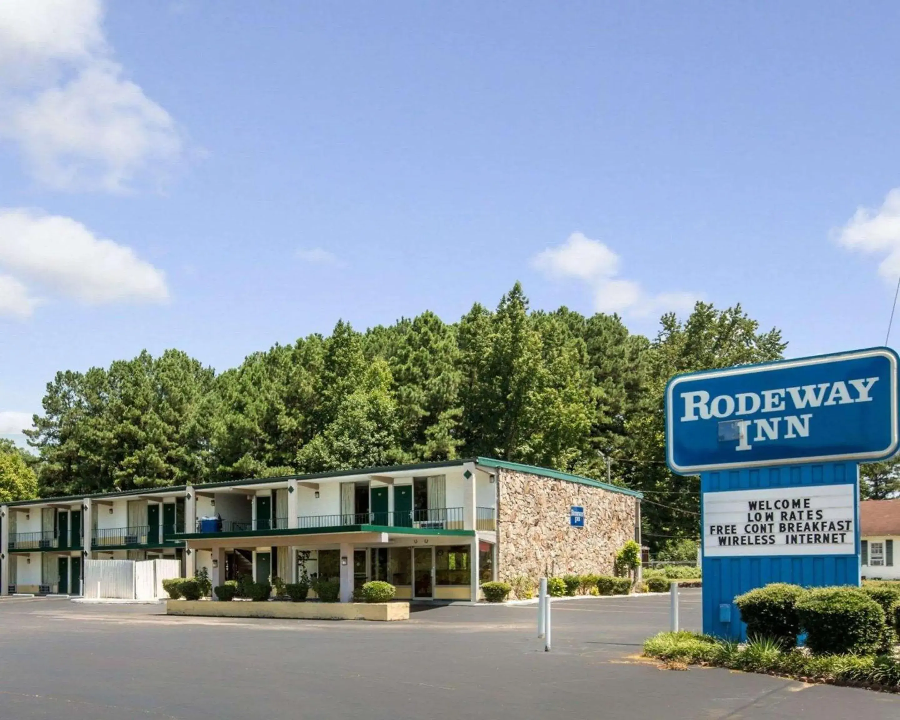 Property building in Rodeway Inn Property building in Rodeway Inn