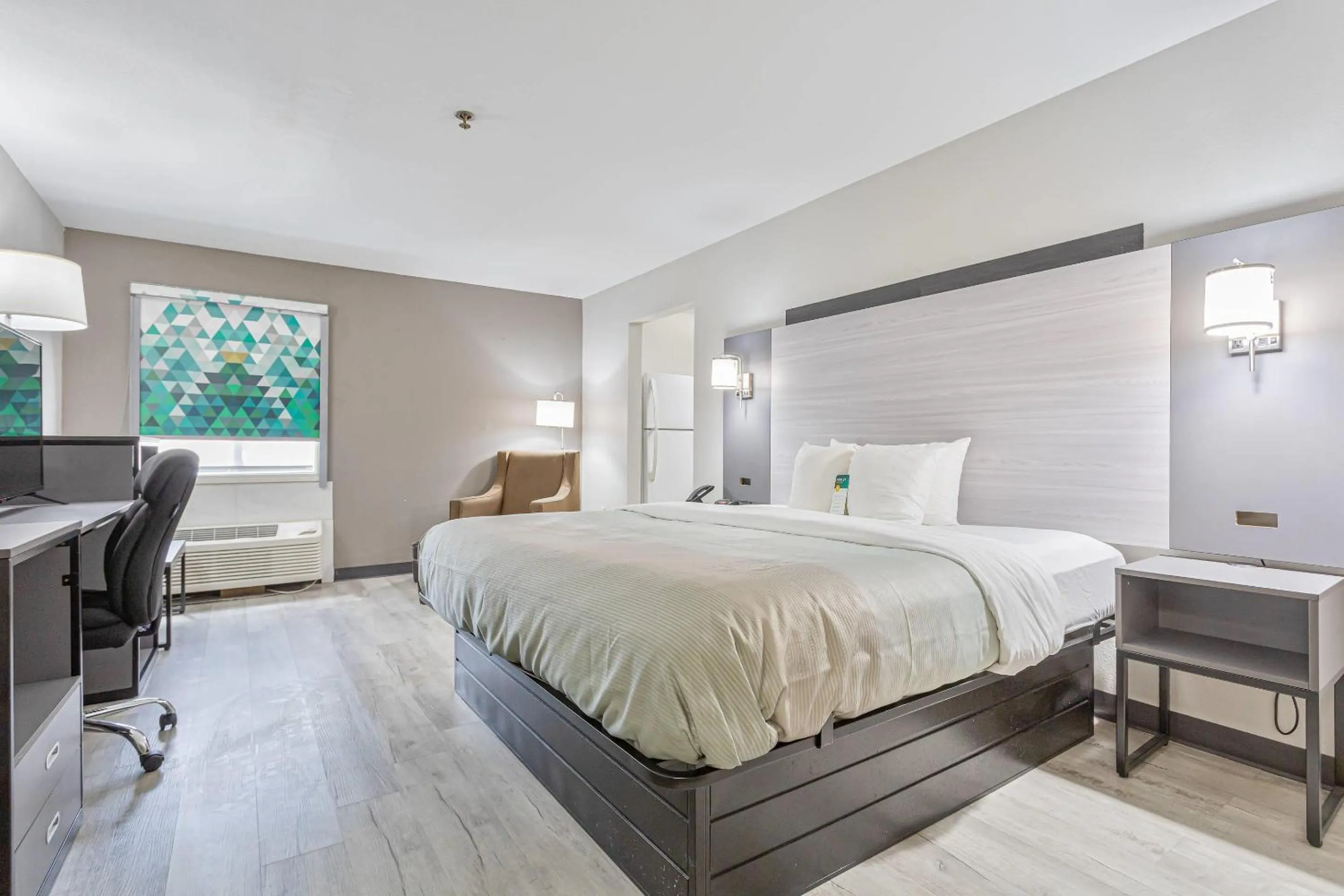 Bedroom, Bed in Quality Inn Edmund Pettus Bridge area