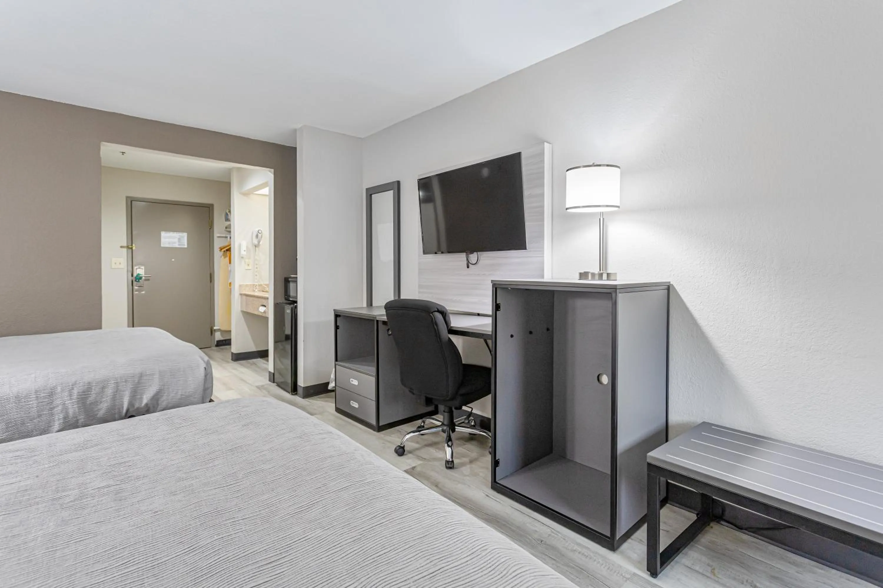 Bed in Quality Inn Edmund Pettus Bridge area