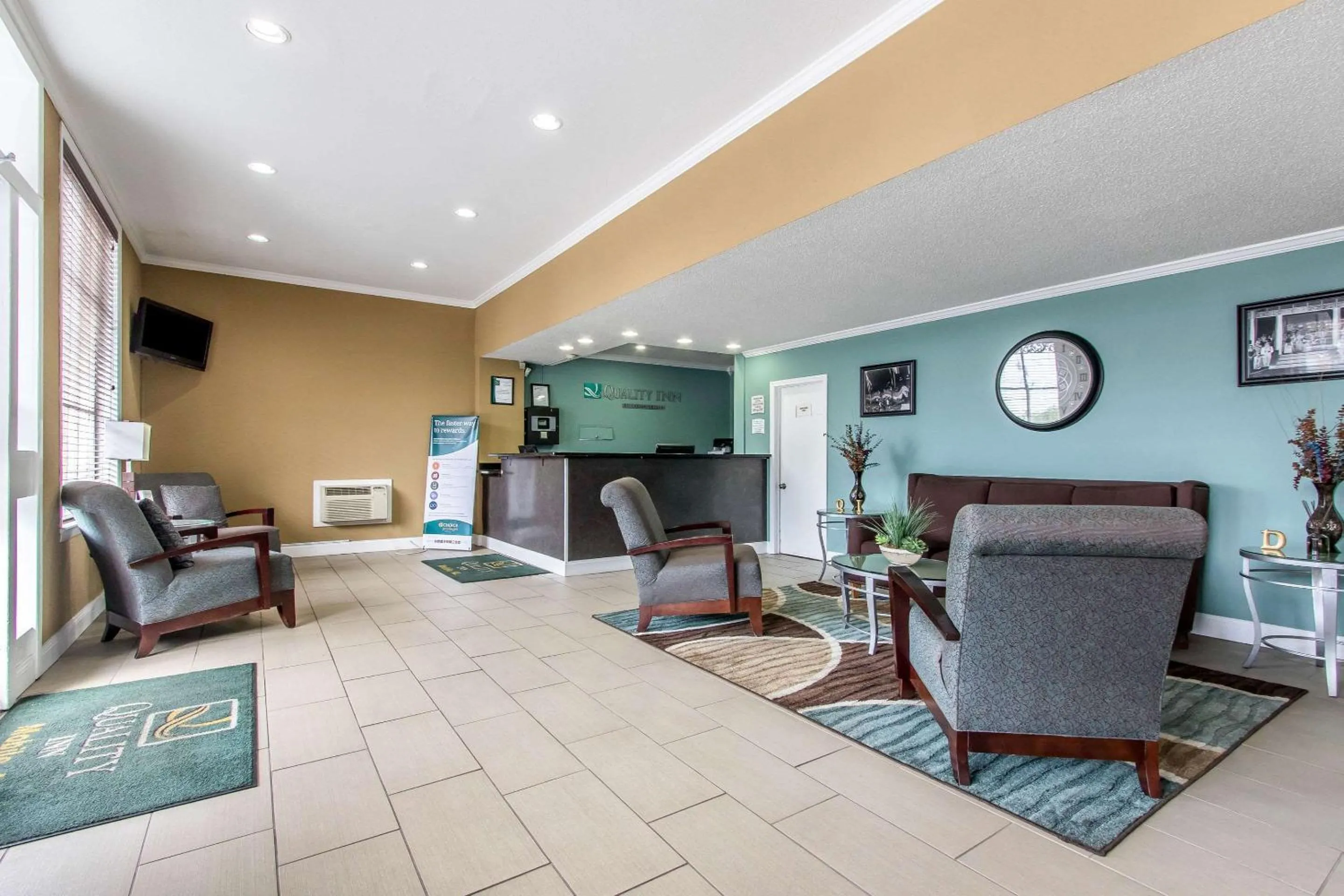 Lobby or reception in Quality Inn Downtown Historic District