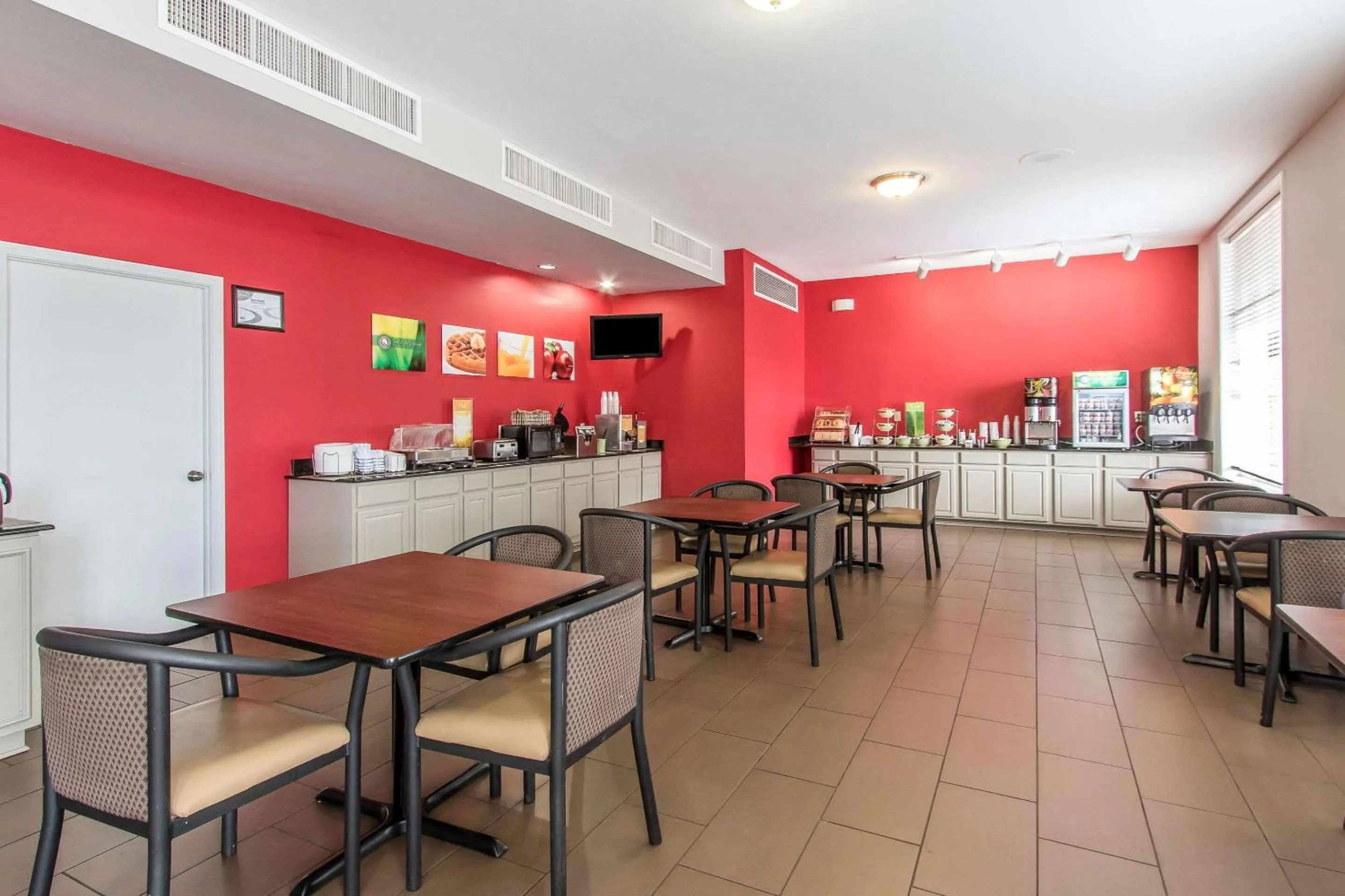 Restaurant/places to eat in Quality Inn Downtown Historic District