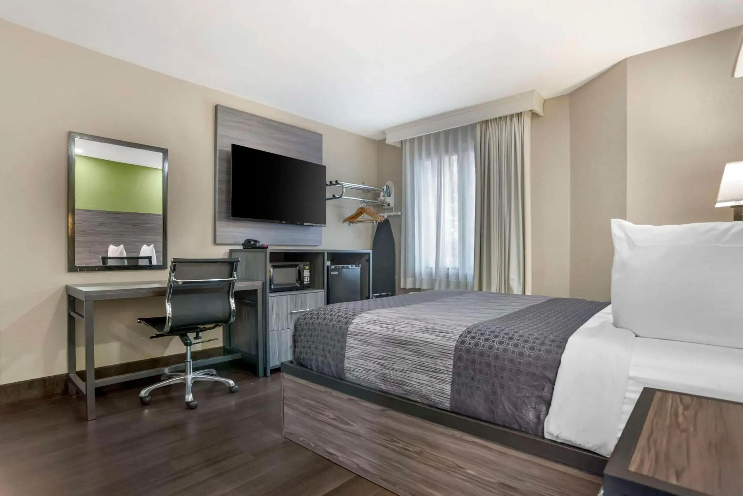 Bedroom, Bed in Rodeway Inn Tuscaloosa near University Bedroom, Bed in Rodeway Inn Tuscaloosa near University