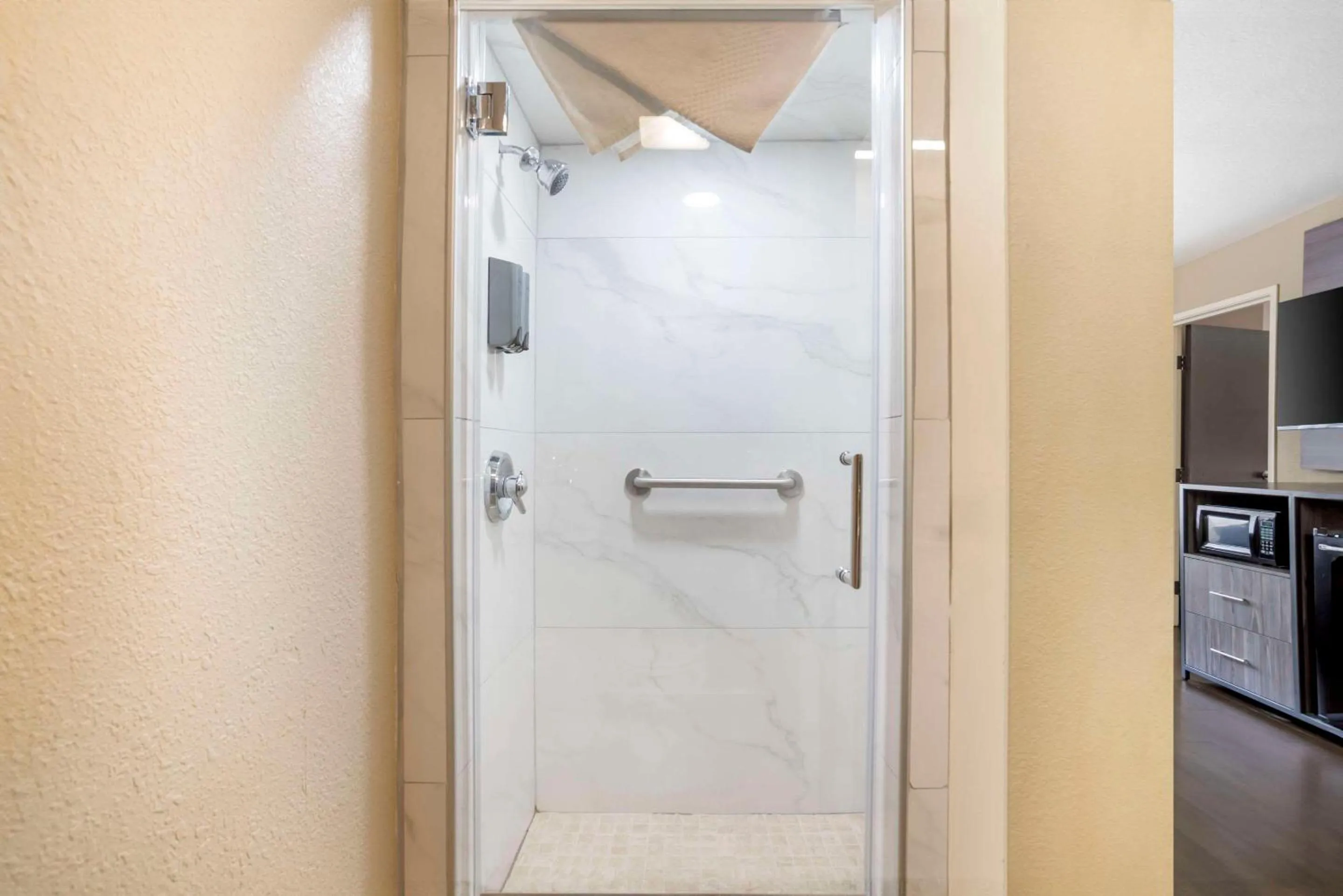 Bedroom in Rodeway Inn Tuscaloosa near University