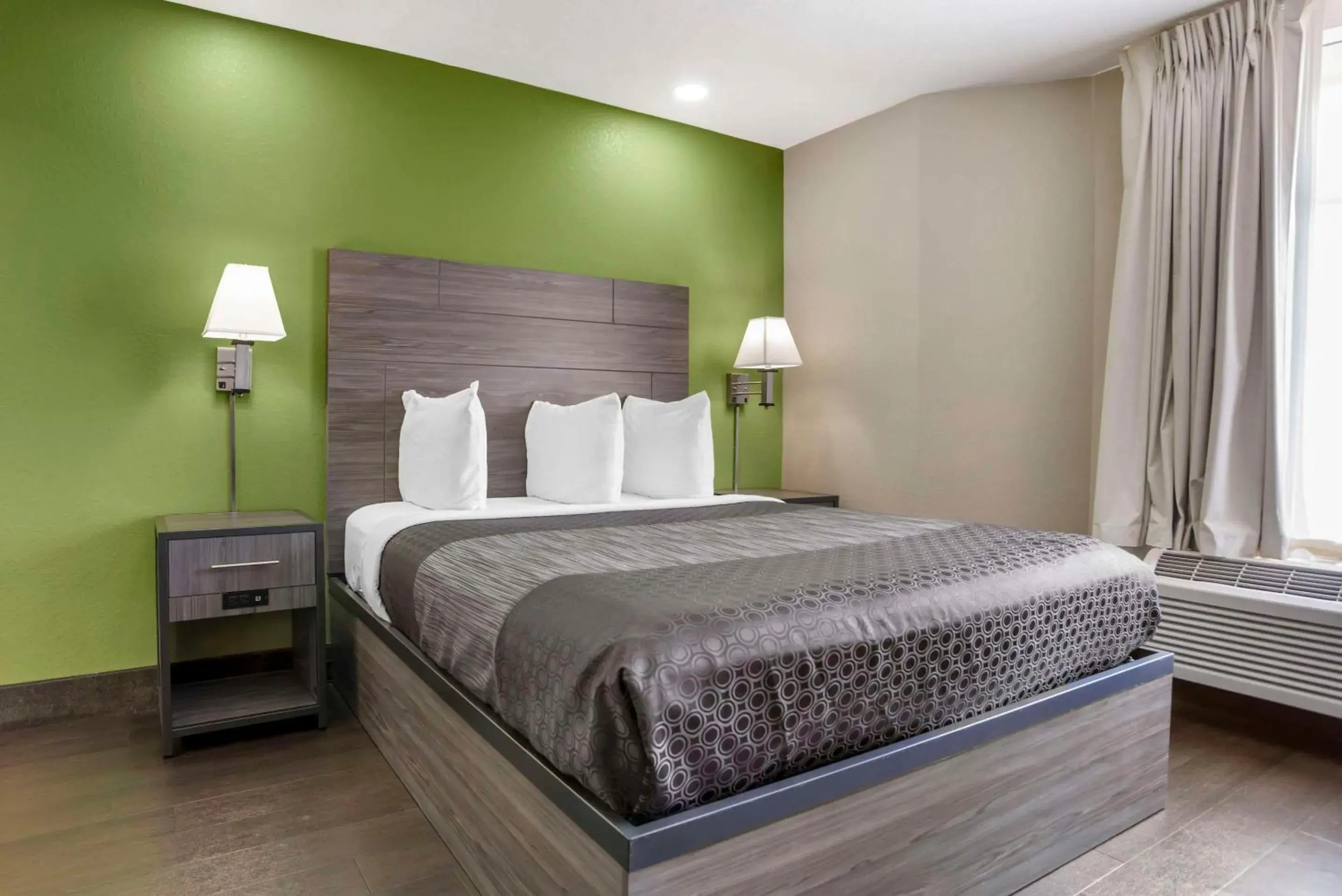 Bedroom, Bed in Rodeway Inn Tuscaloosa near University Bedroom, Bed in Rodeway Inn Tuscaloosa near University