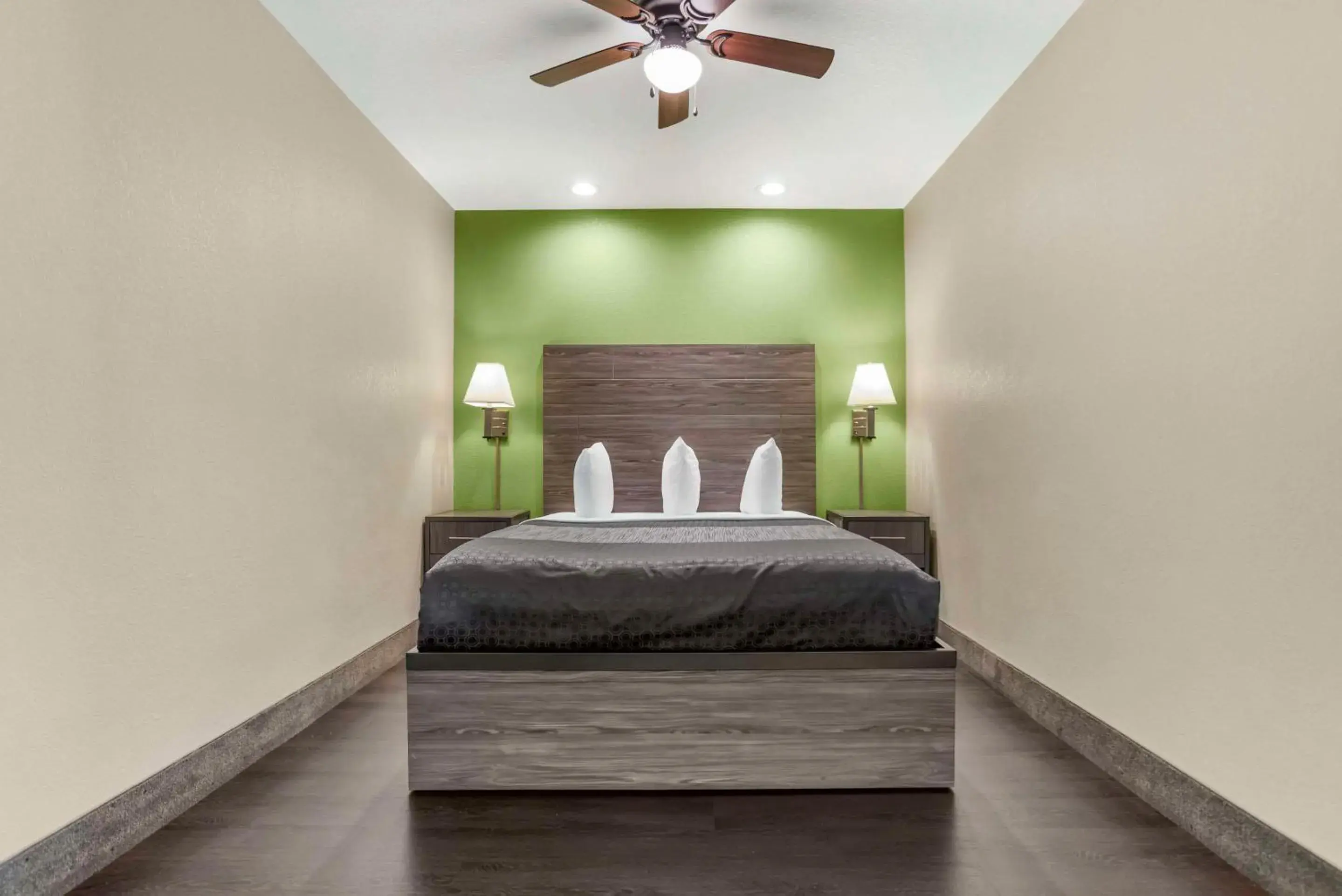 Bedroom, Bed in Rodeway Inn Tuscaloosa near University Bedroom, Bed in Rodeway Inn Tuscaloosa near University