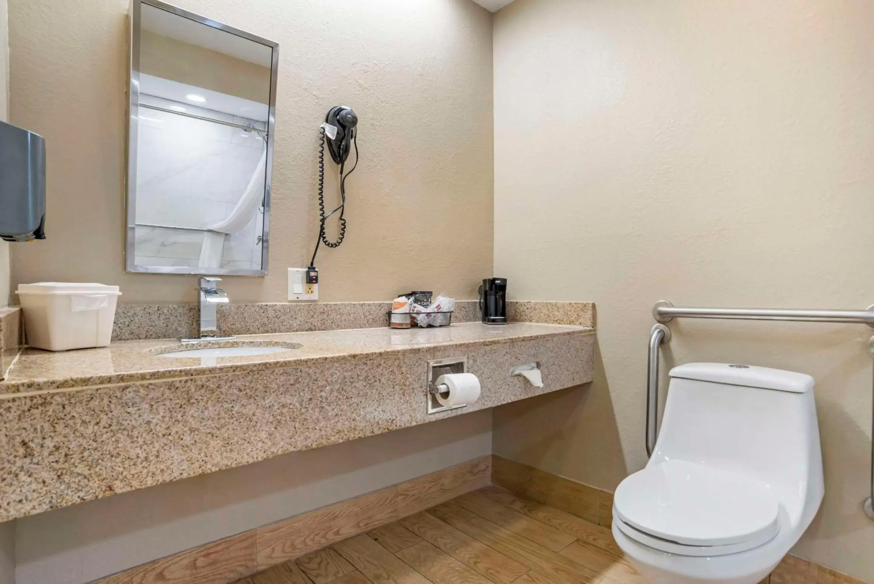 Bedroom in Rodeway Inn Tuscaloosa near University Bedroom in Rodeway Inn Tuscaloosa near University