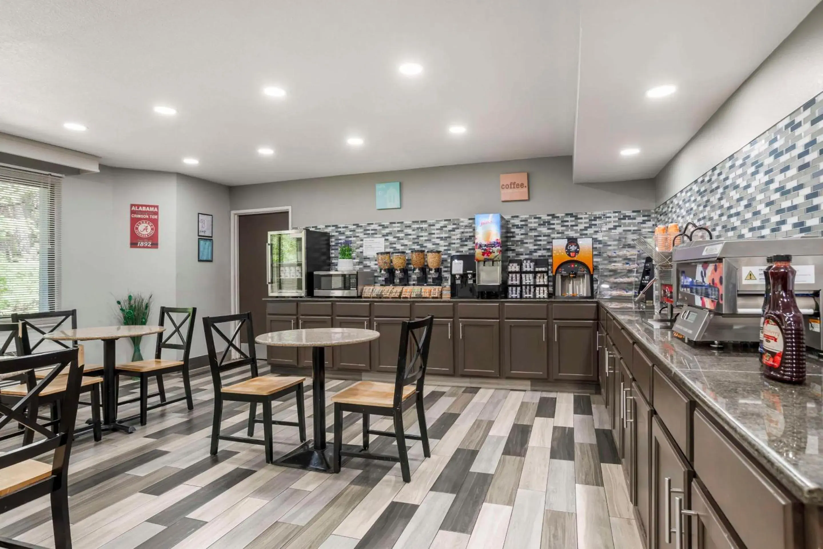 Breakfast in Rodeway Inn Tuscaloosa near University Breakfast in Rodeway Inn Tuscaloosa near University