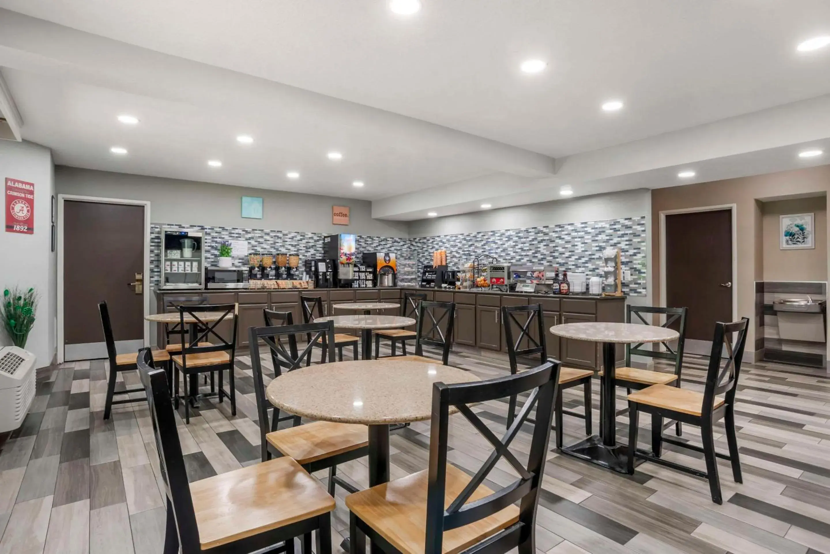 Breakfast in Rodeway Inn Tuscaloosa near University Breakfast in Rodeway Inn Tuscaloosa near University