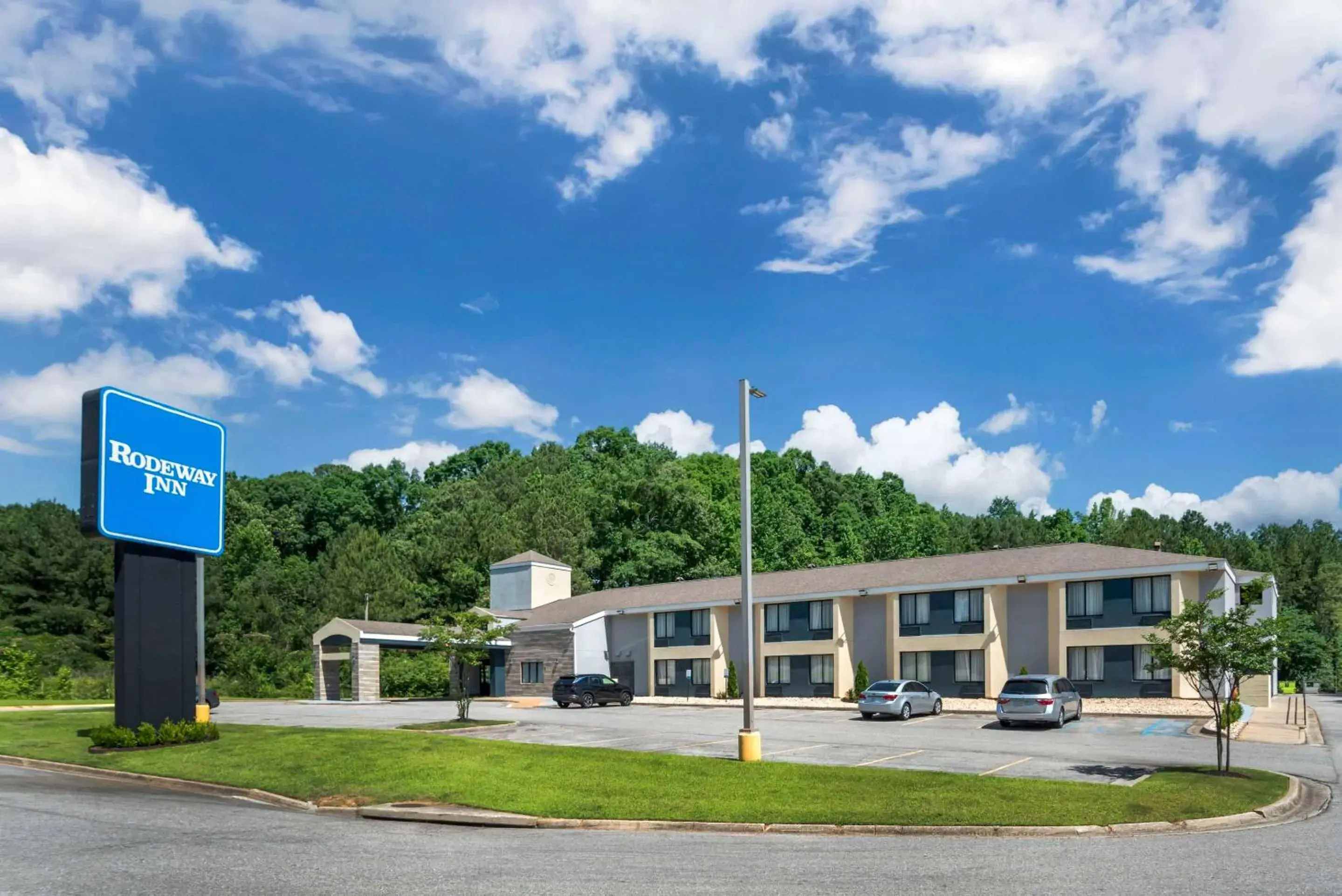 Property building in Rodeway Inn Tuscaloosa near University Property building in Rodeway Inn Tuscaloosa near University