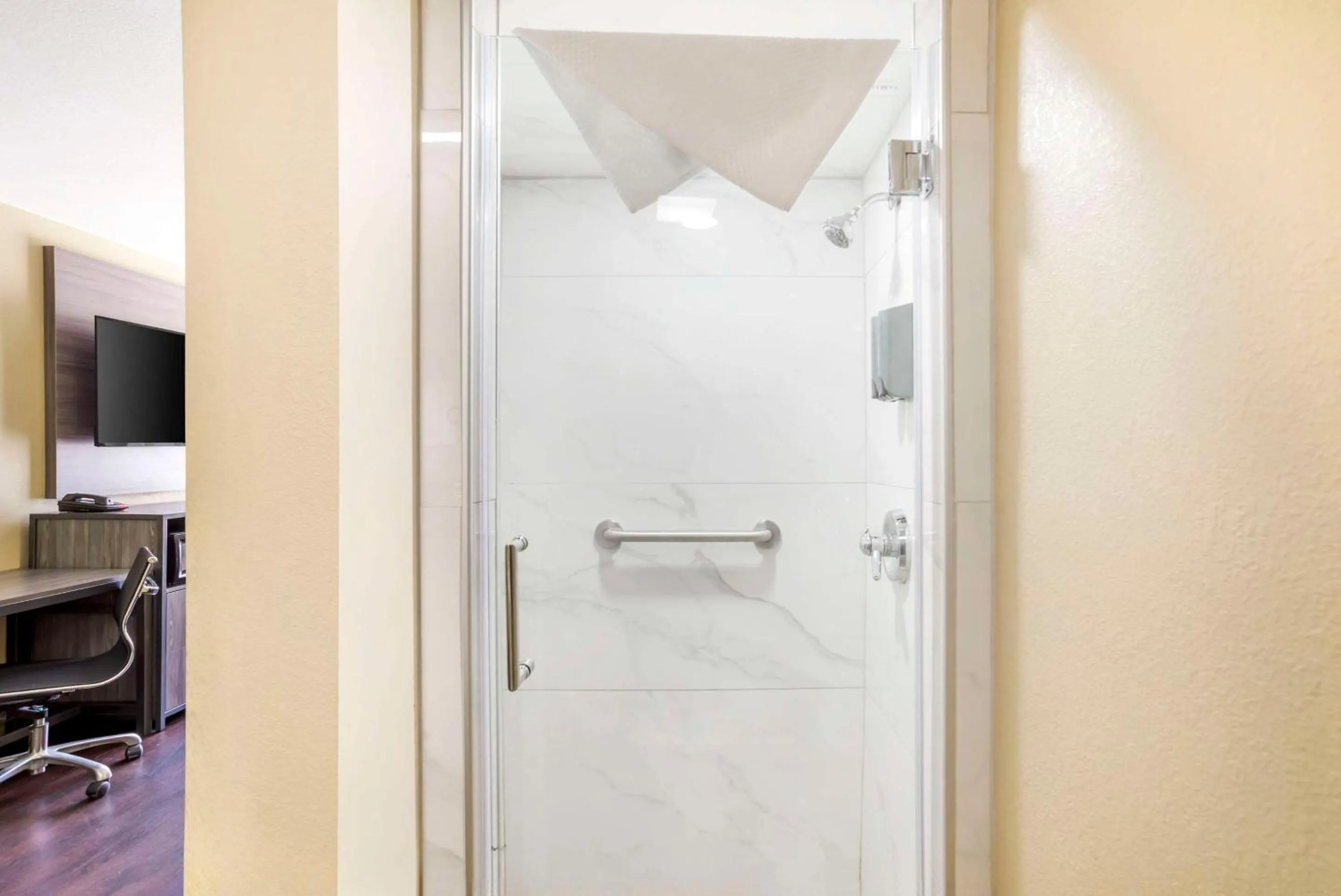 Bedroom in Rodeway Inn Tuscaloosa near University