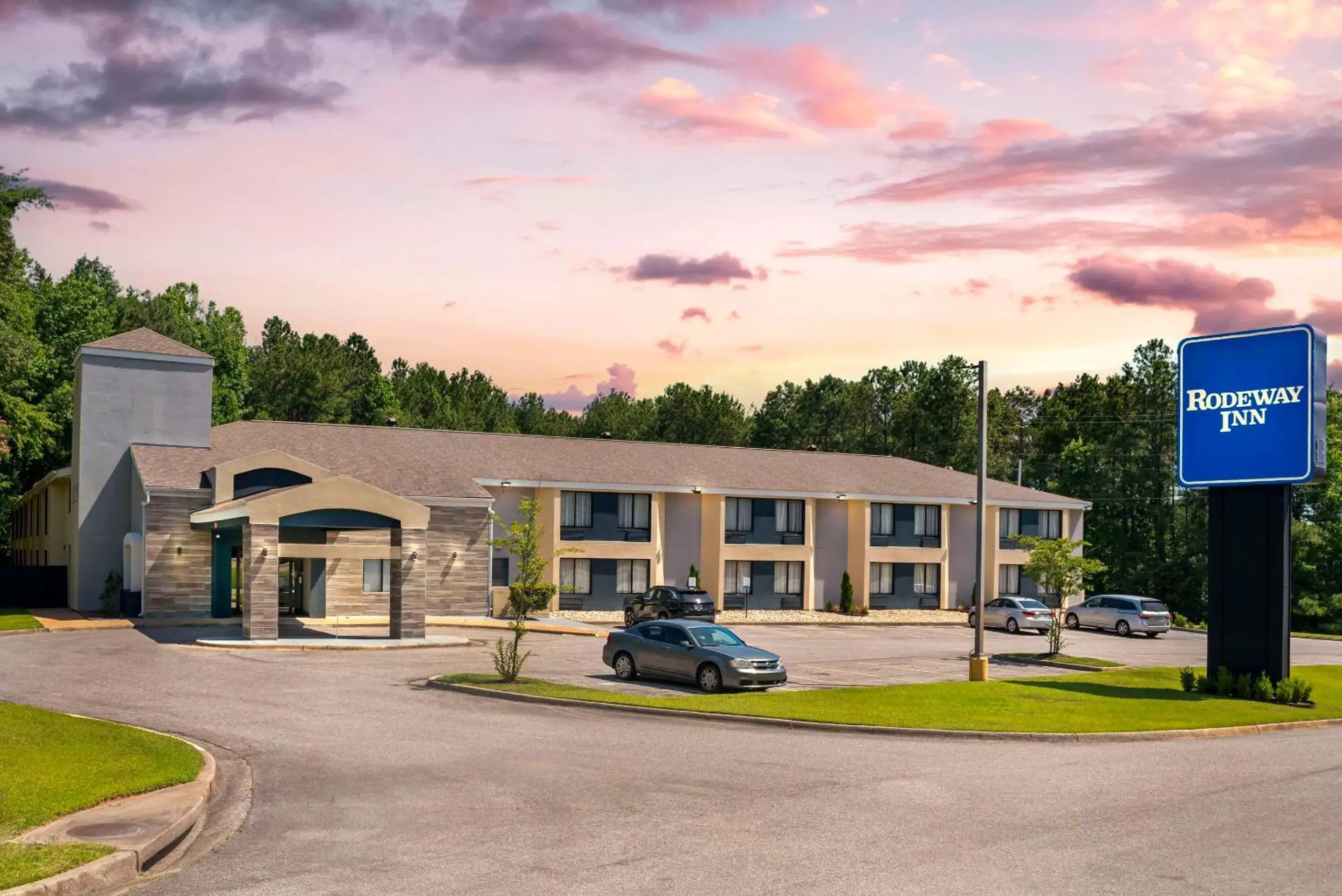 Property building in Rodeway Inn Tuscaloosa near University Property building in Rodeway Inn Tuscaloosa near University