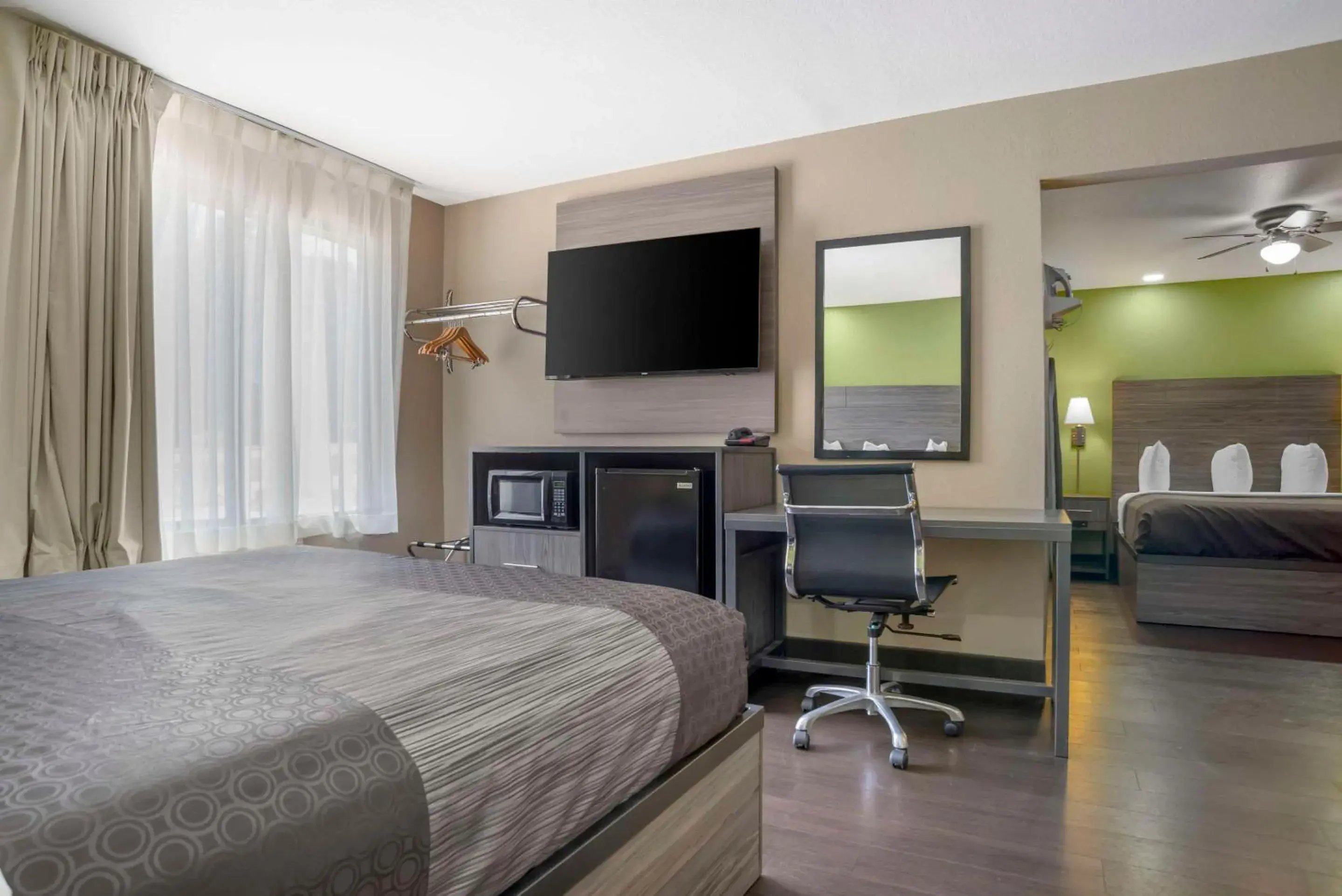 Queen Room with Two Queen Beds - Accessible/Non-Smoking in Rodeway Inn Tuscaloosa near University Queen Room with Two Queen Beds - Accessible/Non-Smoking in Rodeway Inn Tuscaloosa near University