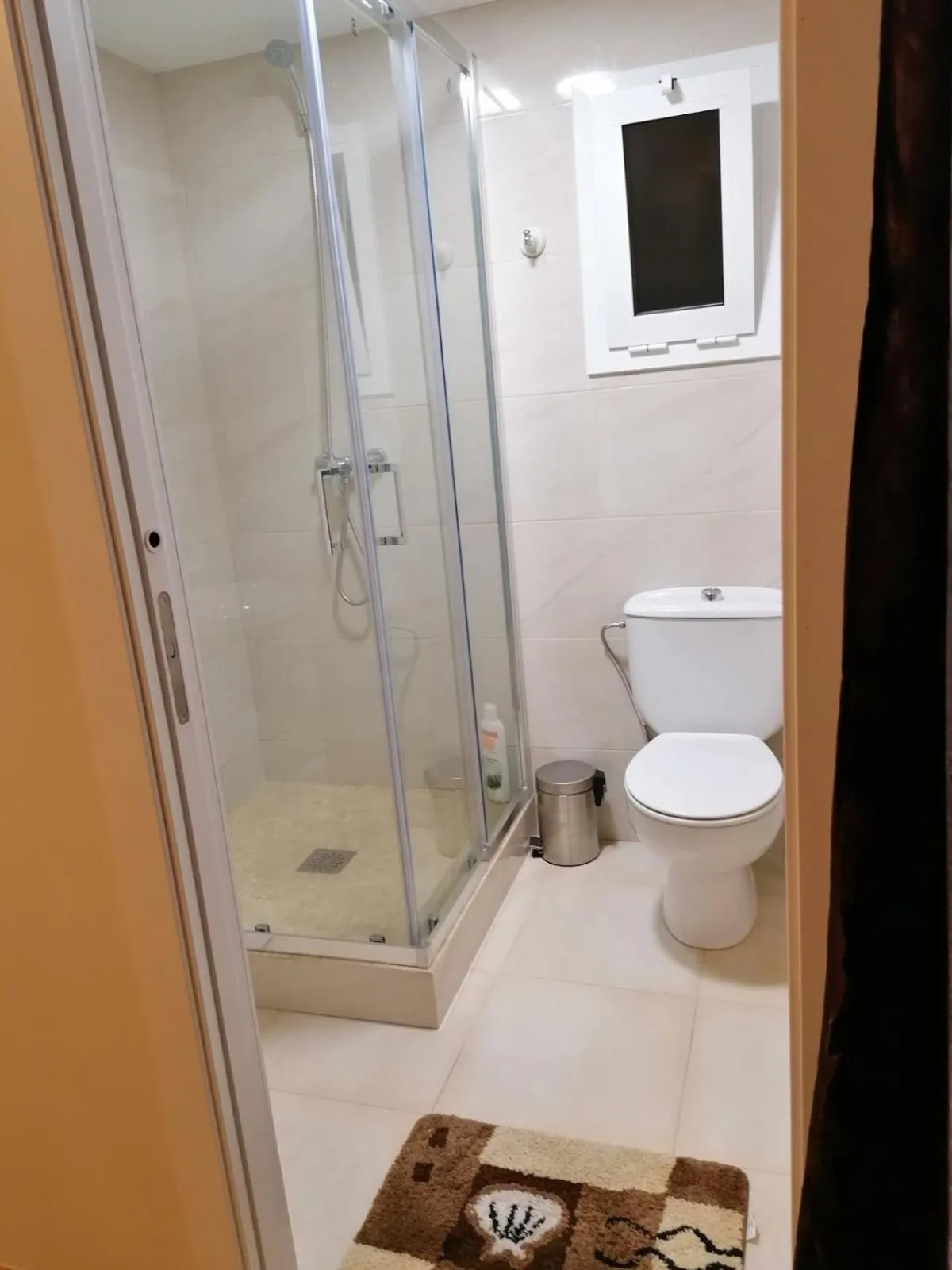 Bathroom in Hostel Penedes