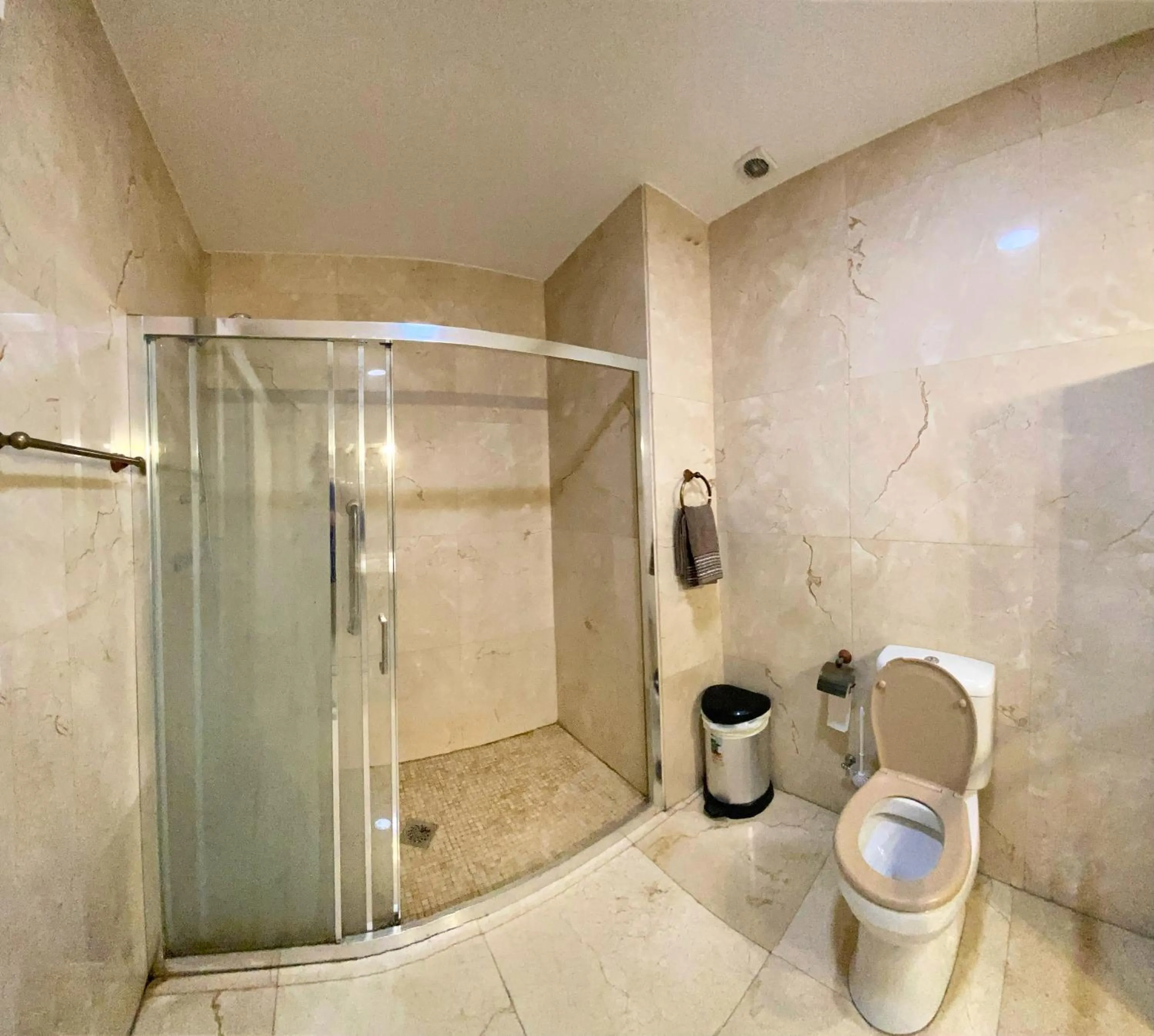 Bathroom in Hostel Penedes