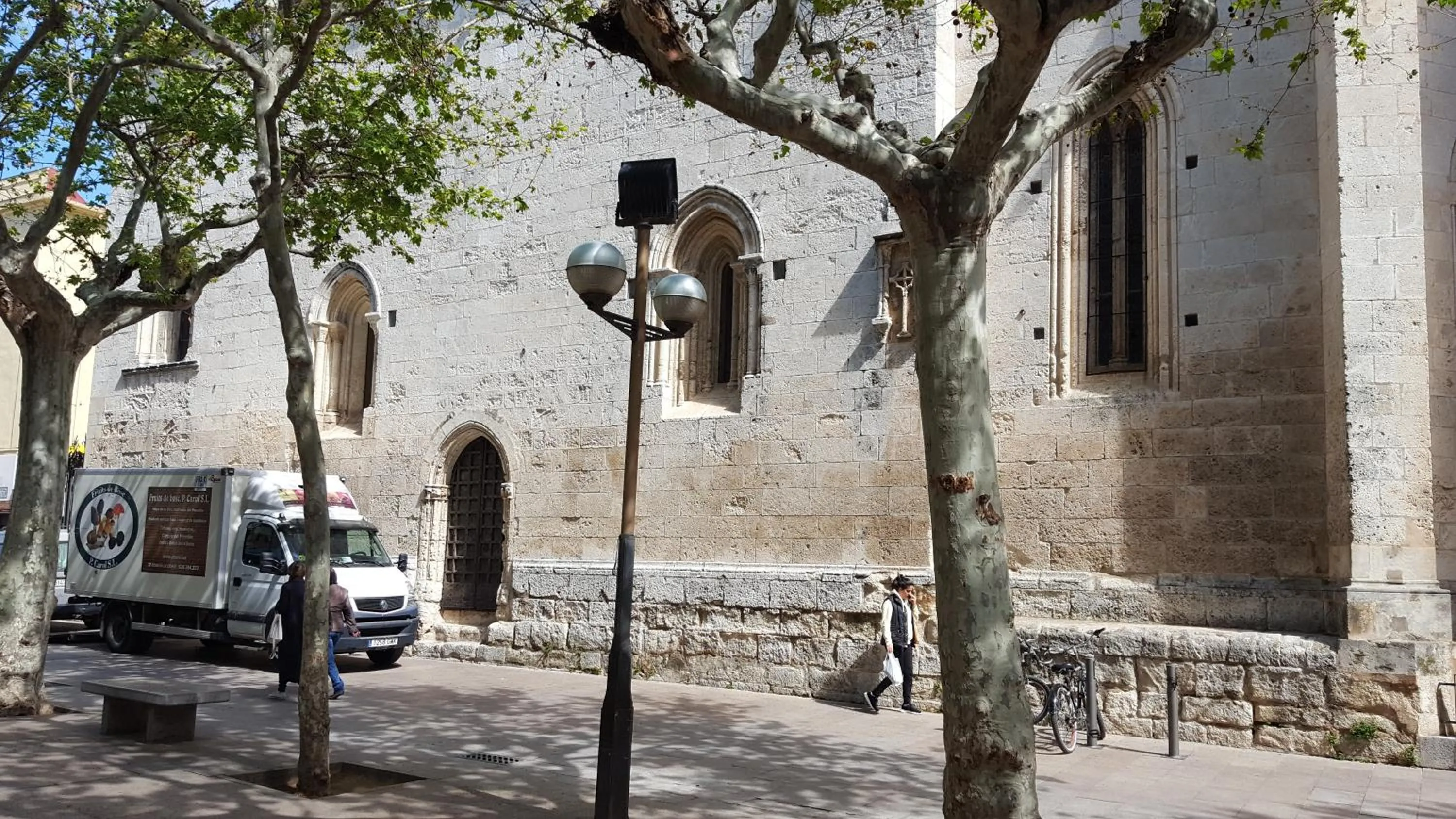 Property building in Hostel Penedes