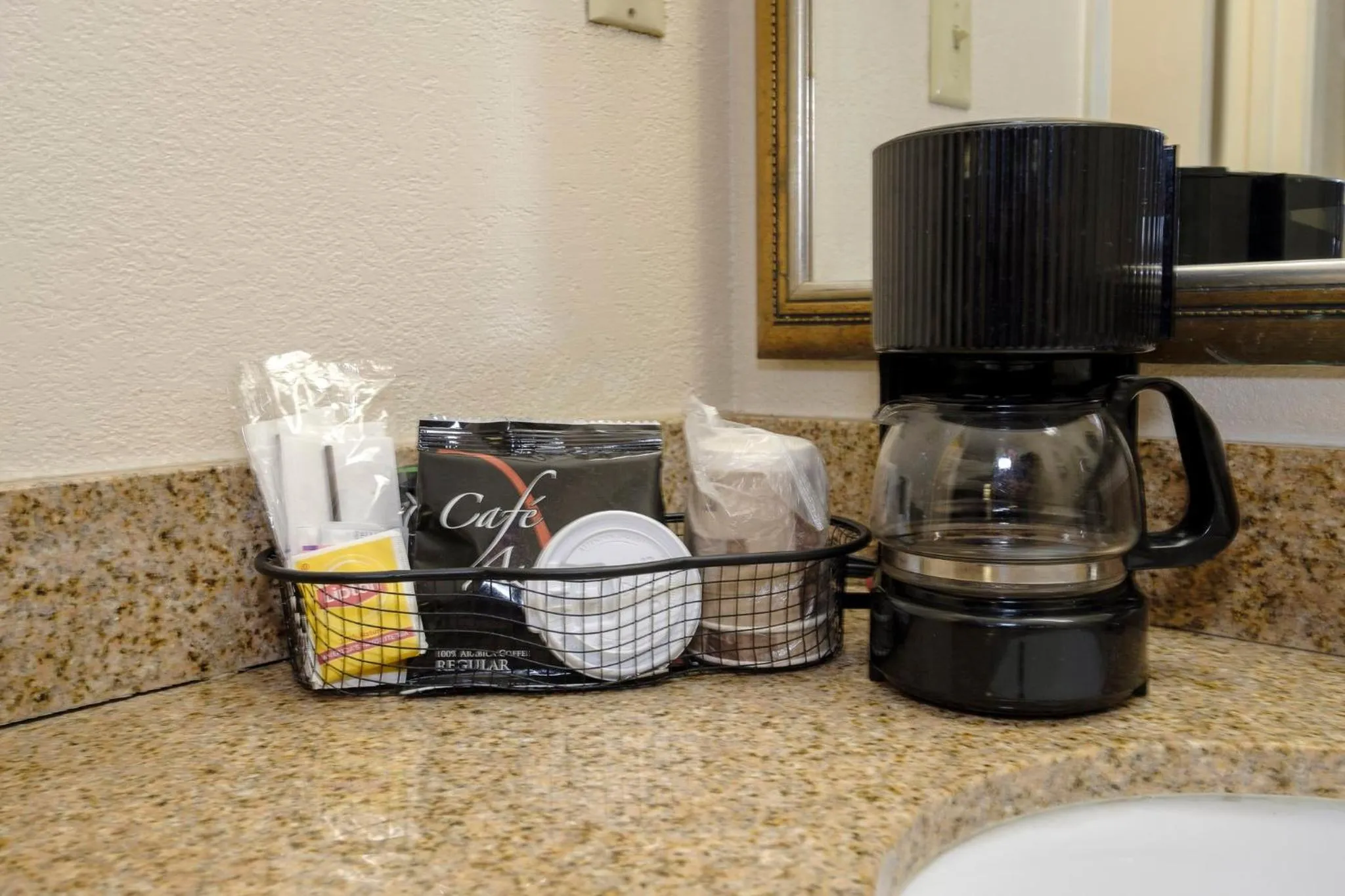 Food and drinks in Red Roof Inn Evergreen