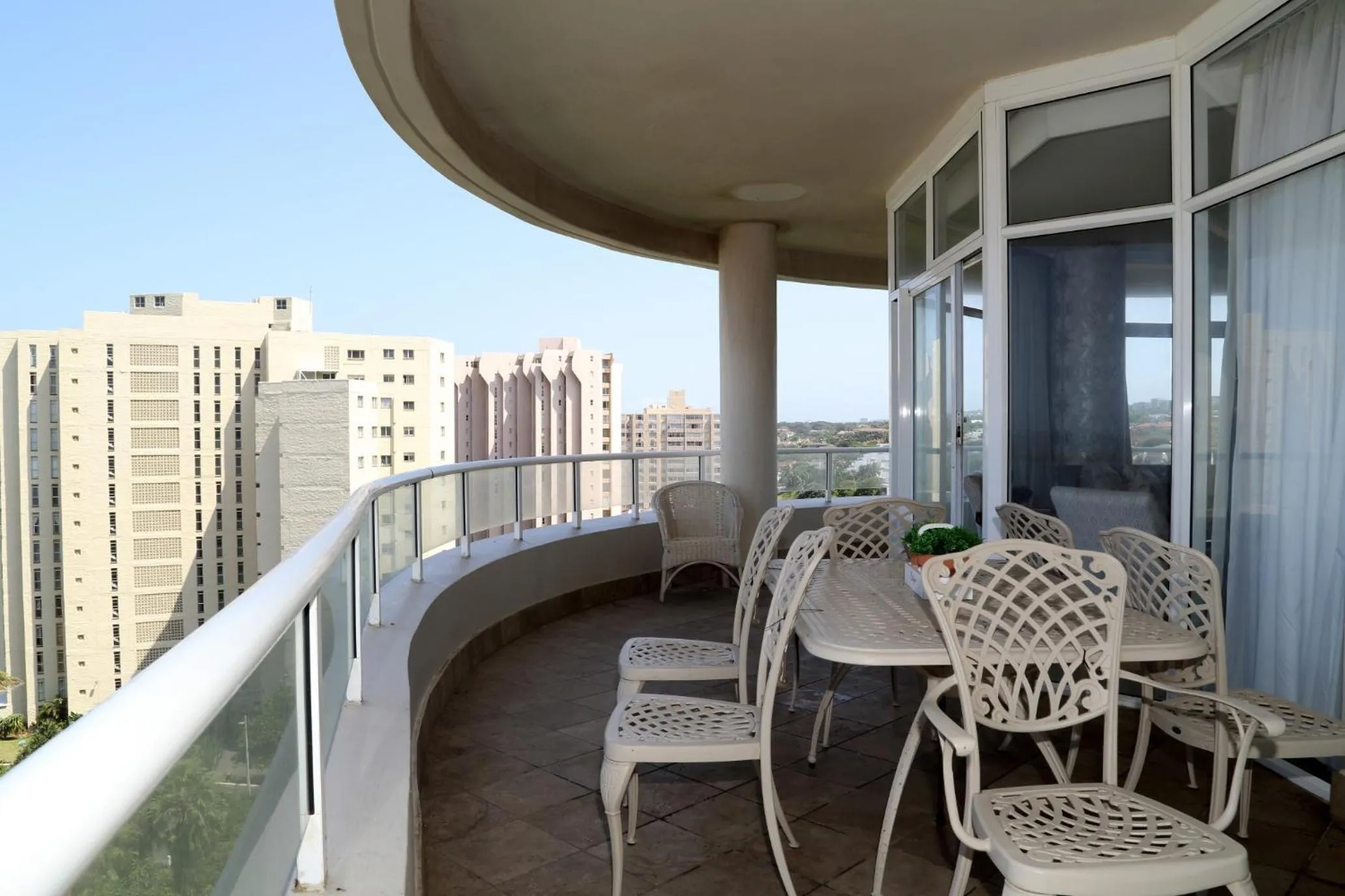 603 Oyster Schelles - by Stay in Umhlanga