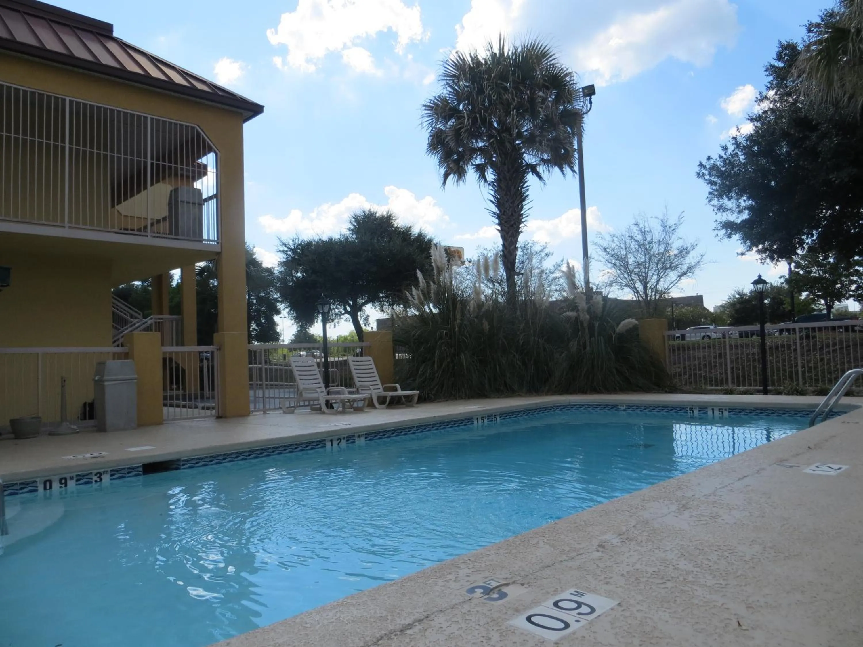 Swimming pool in Fairview Inn & Suites Mobile