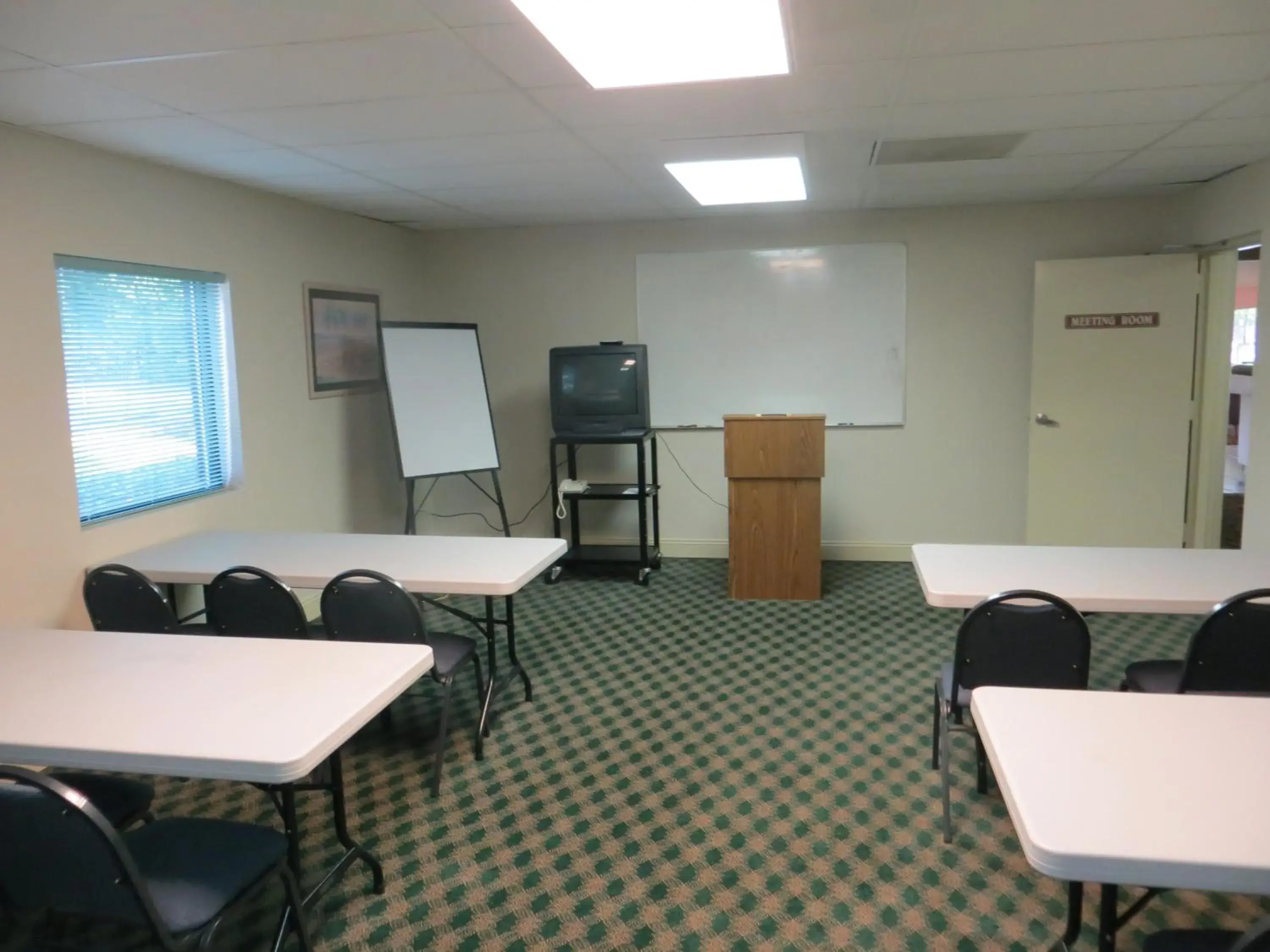 Business facilities, Business Area/Conference Room in Fairview Inn & Suites Mobile