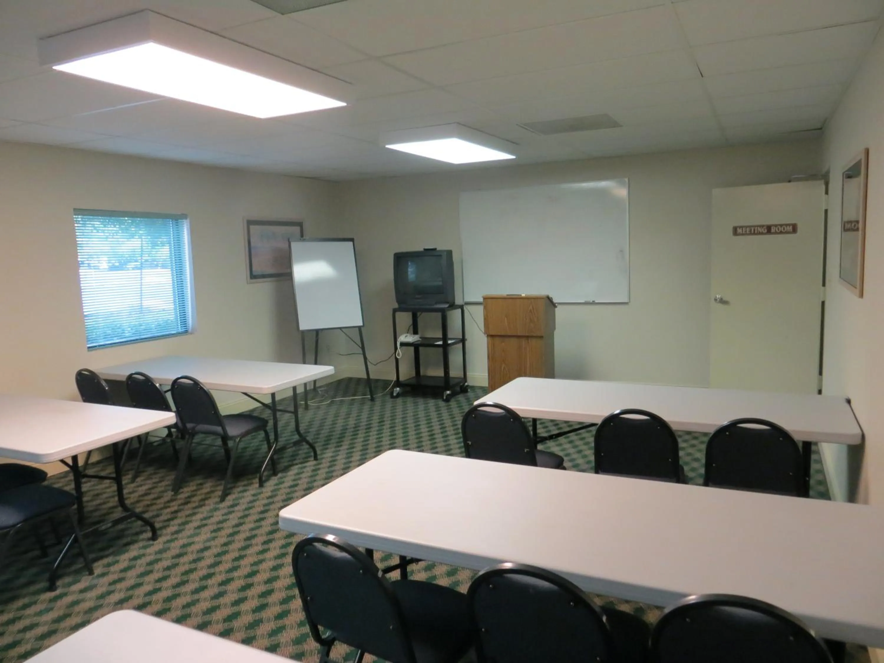 Business facilities in Fairview Inn & Suites Mobile
