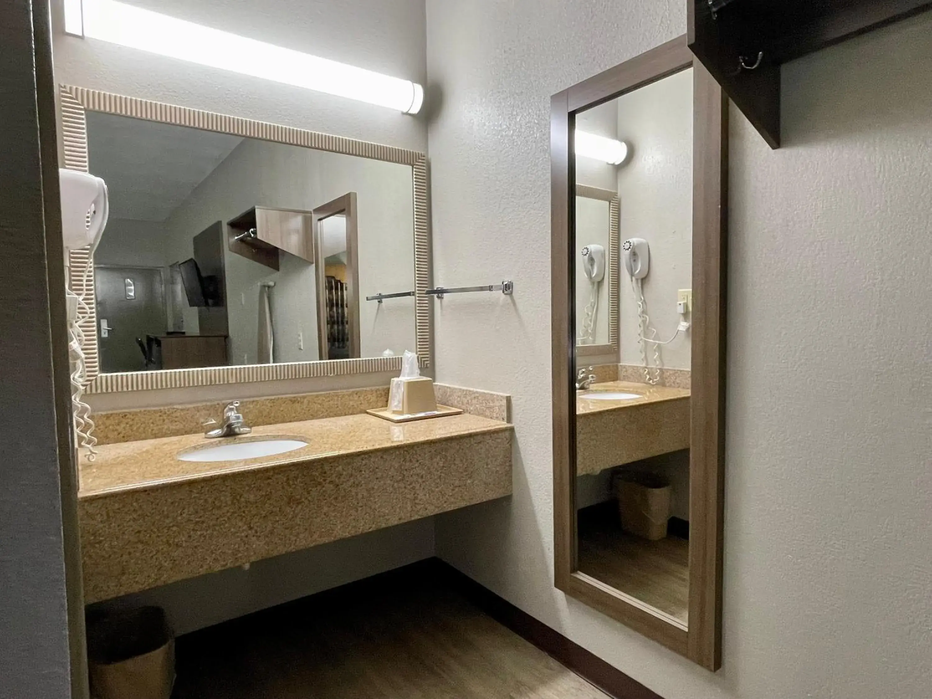Bathroom in Fairview Inn & Suites Mobile