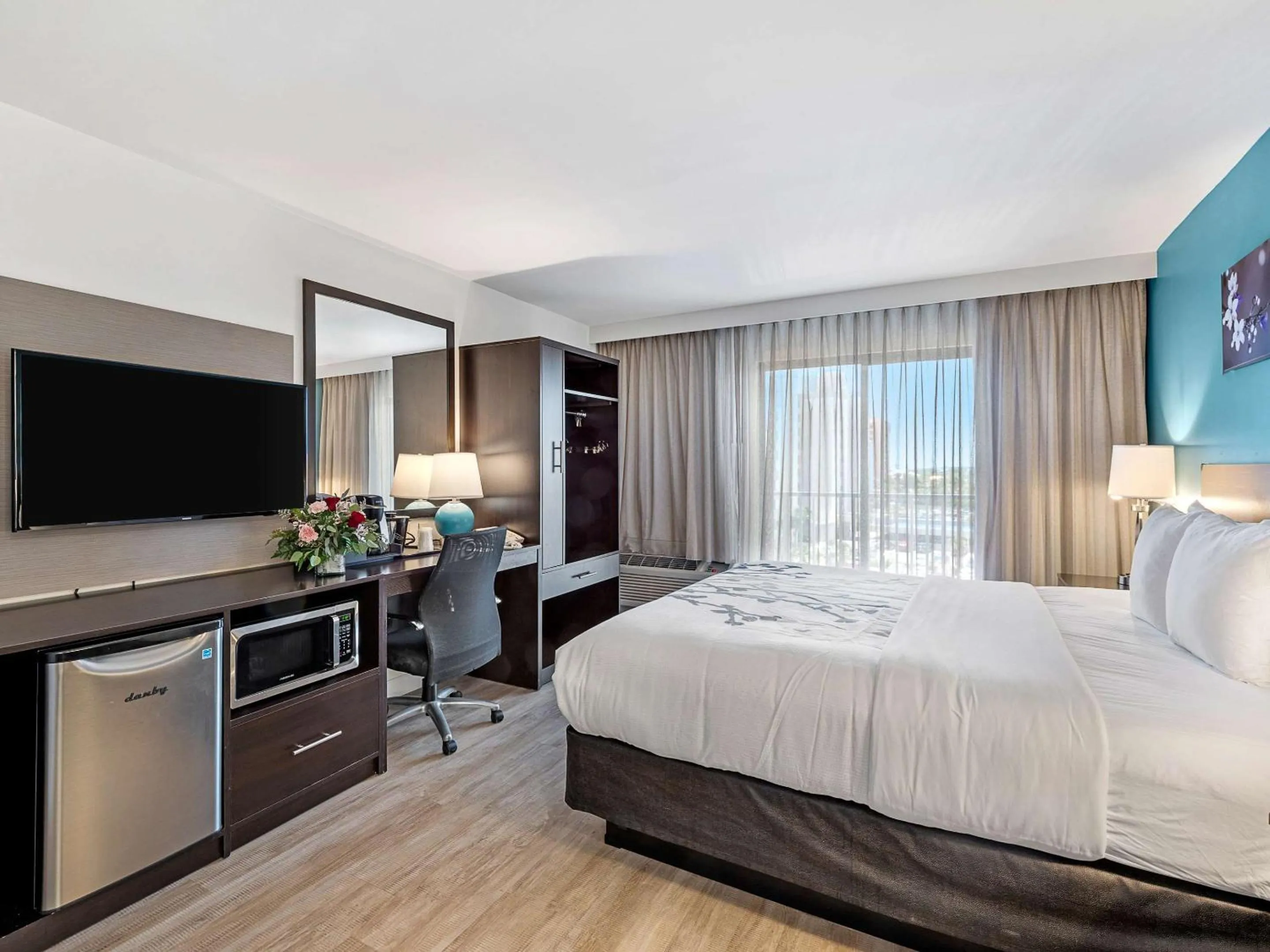 Bedroom, Bed in Sleep Inn Orange Beach