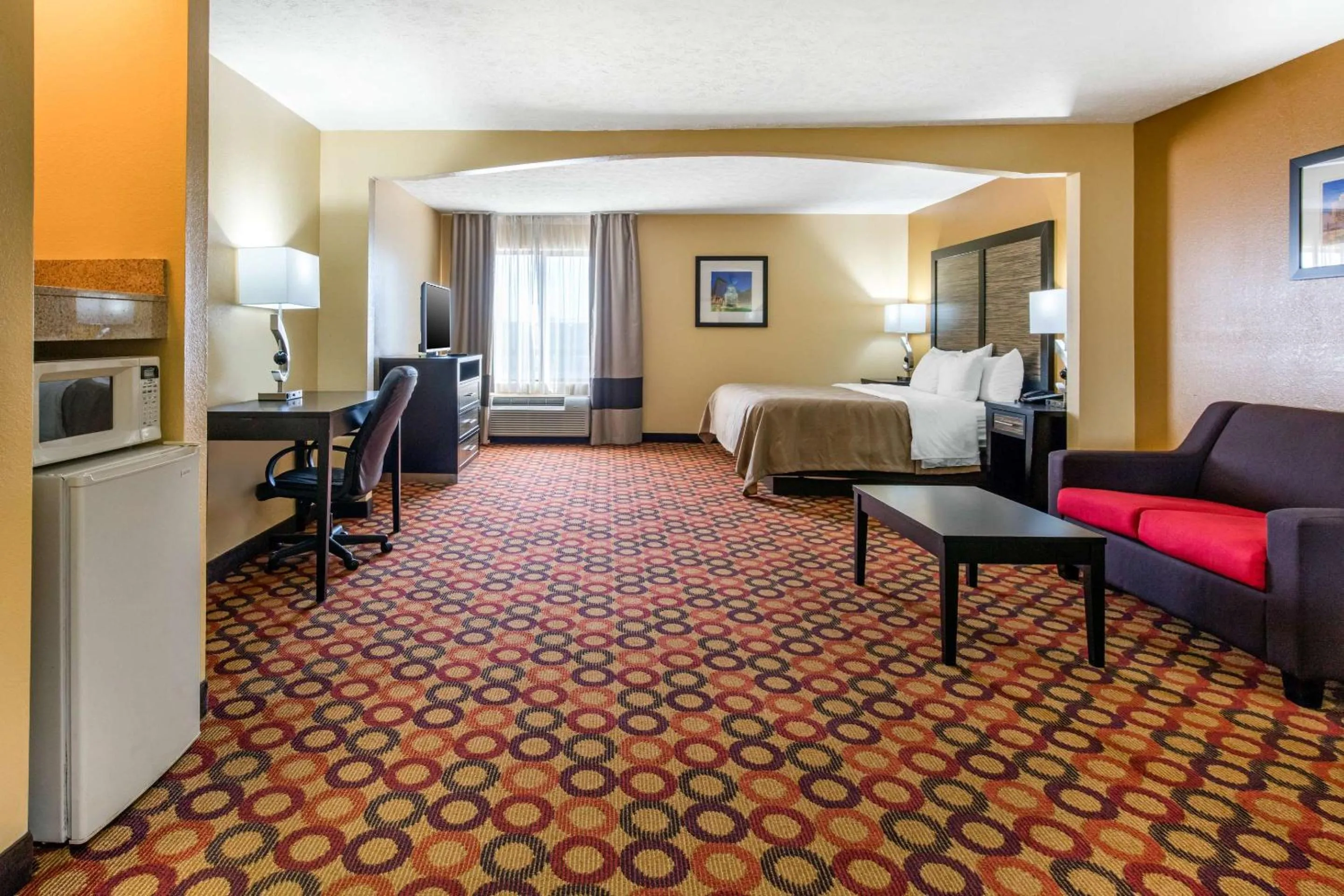 Bedroom in Quality Inn & Suites Montgomery East Carmichael Rd