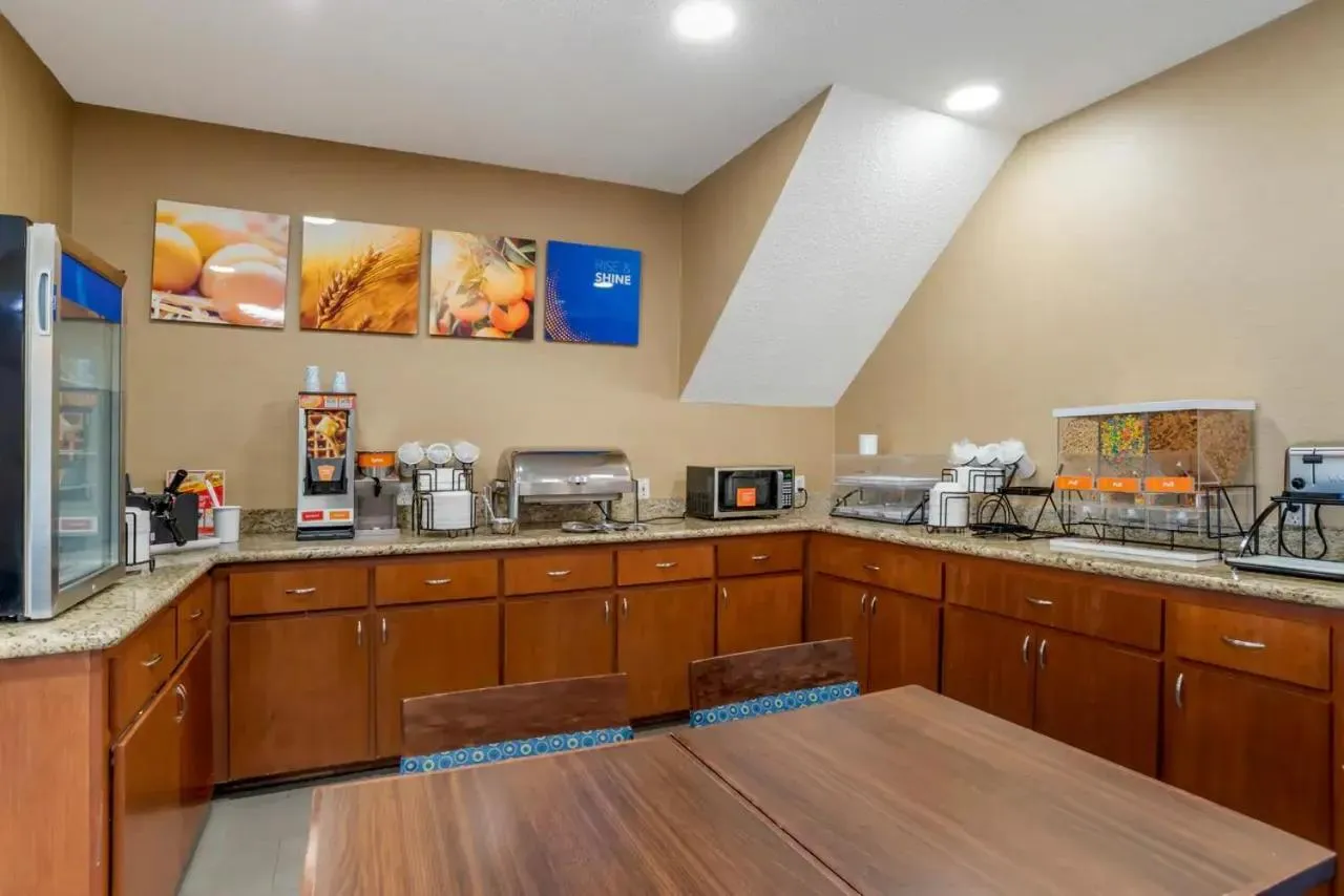 Breakfast in Comfort Inn Greenville I-65