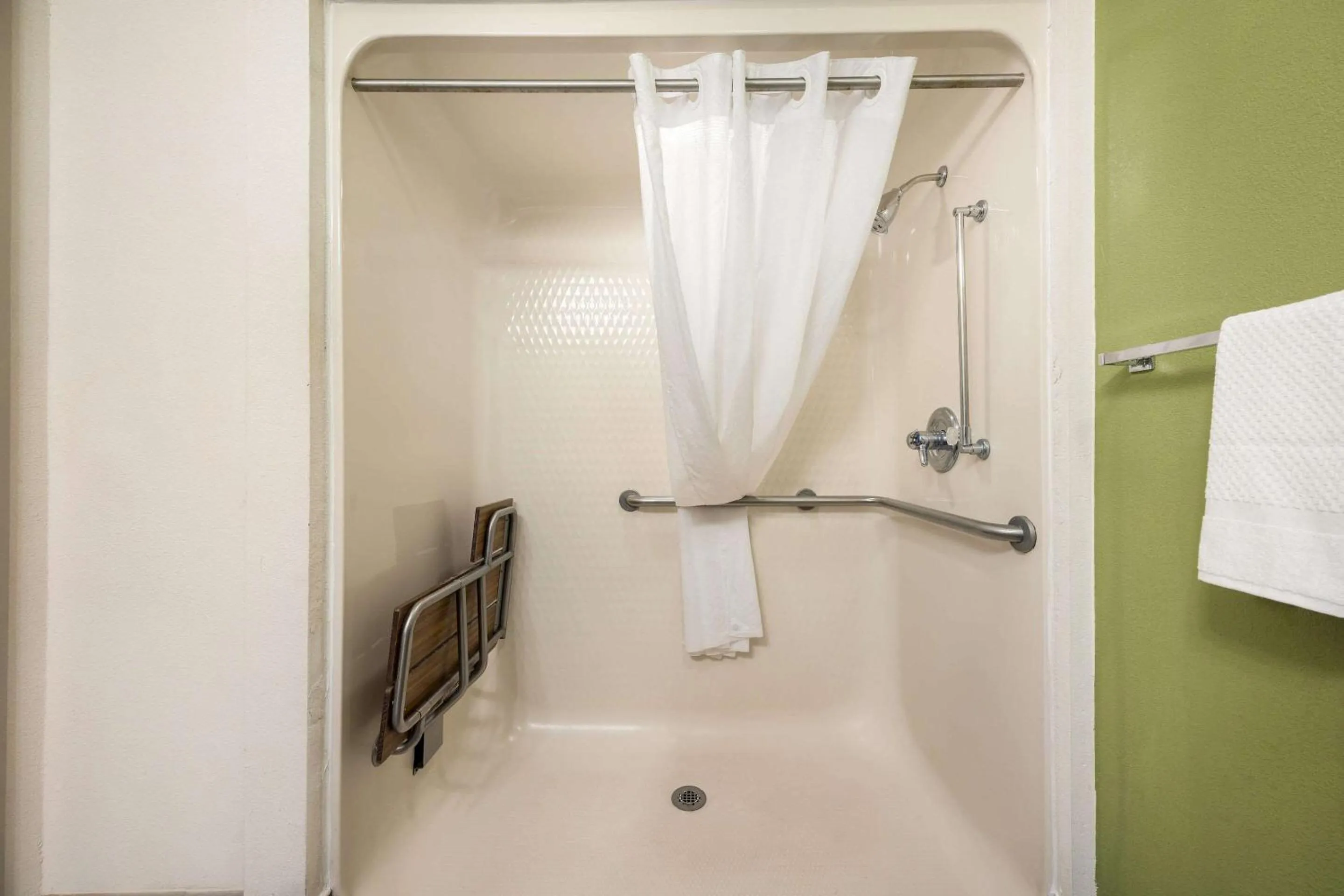 Shower in Sleep Inn Athens I-65