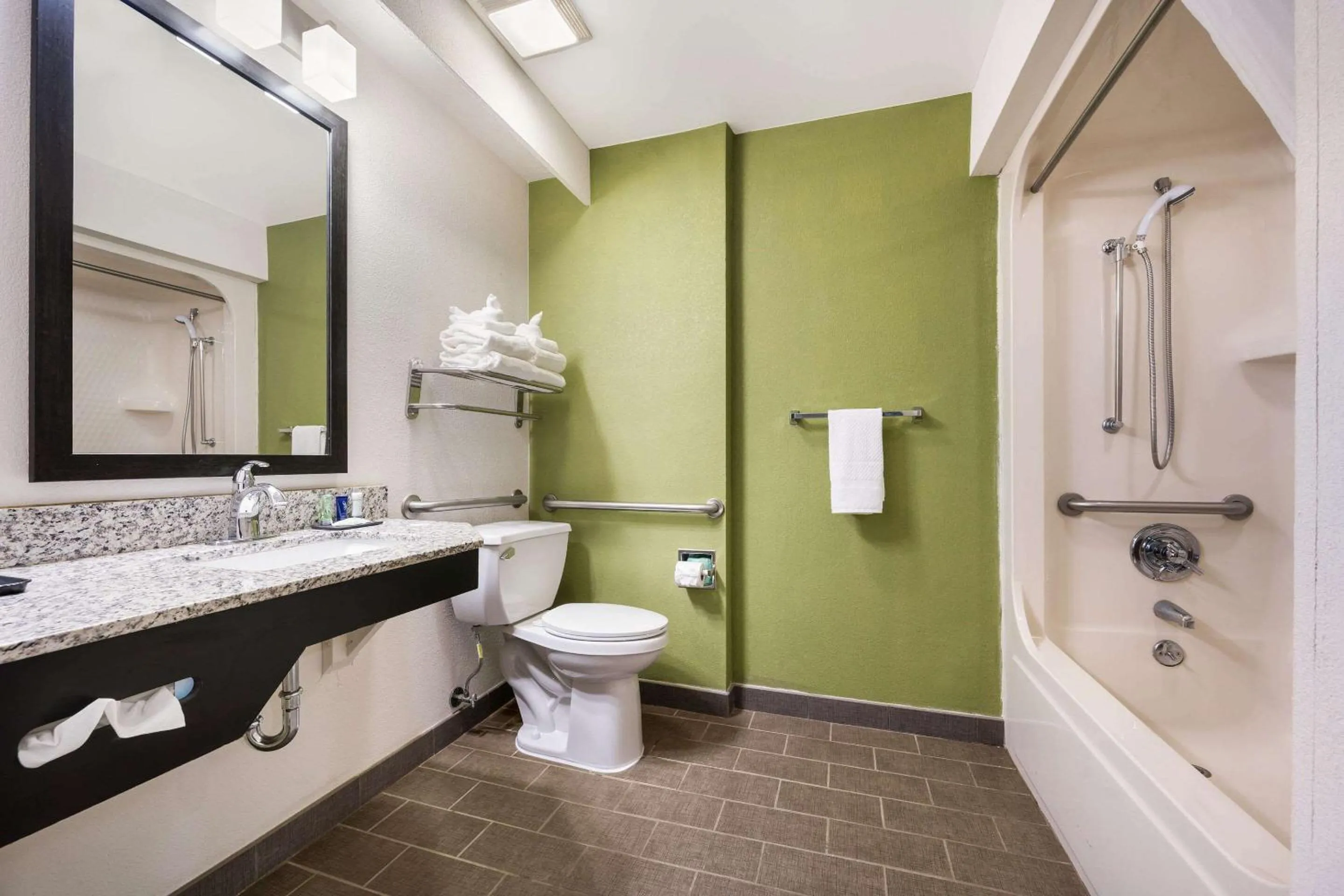 Shower in Sleep Inn Athens I-65