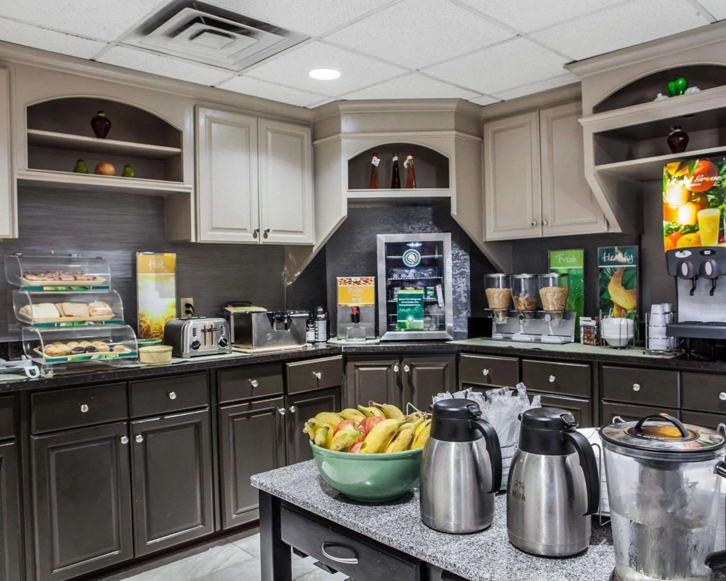 Restaurant/places to eat in Quality Inn Florence East