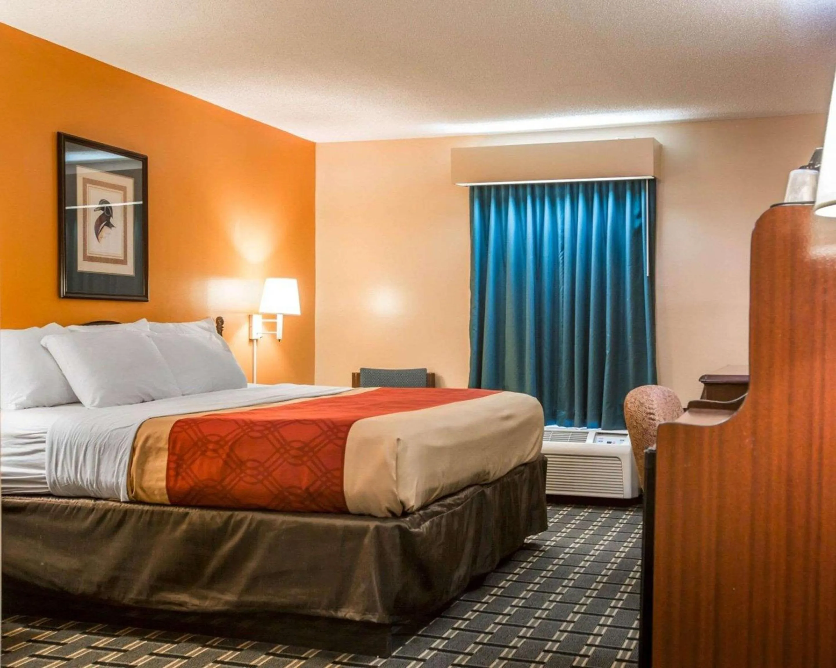 Photo of the whole room, Bed in Econo Lodge Eufaula South