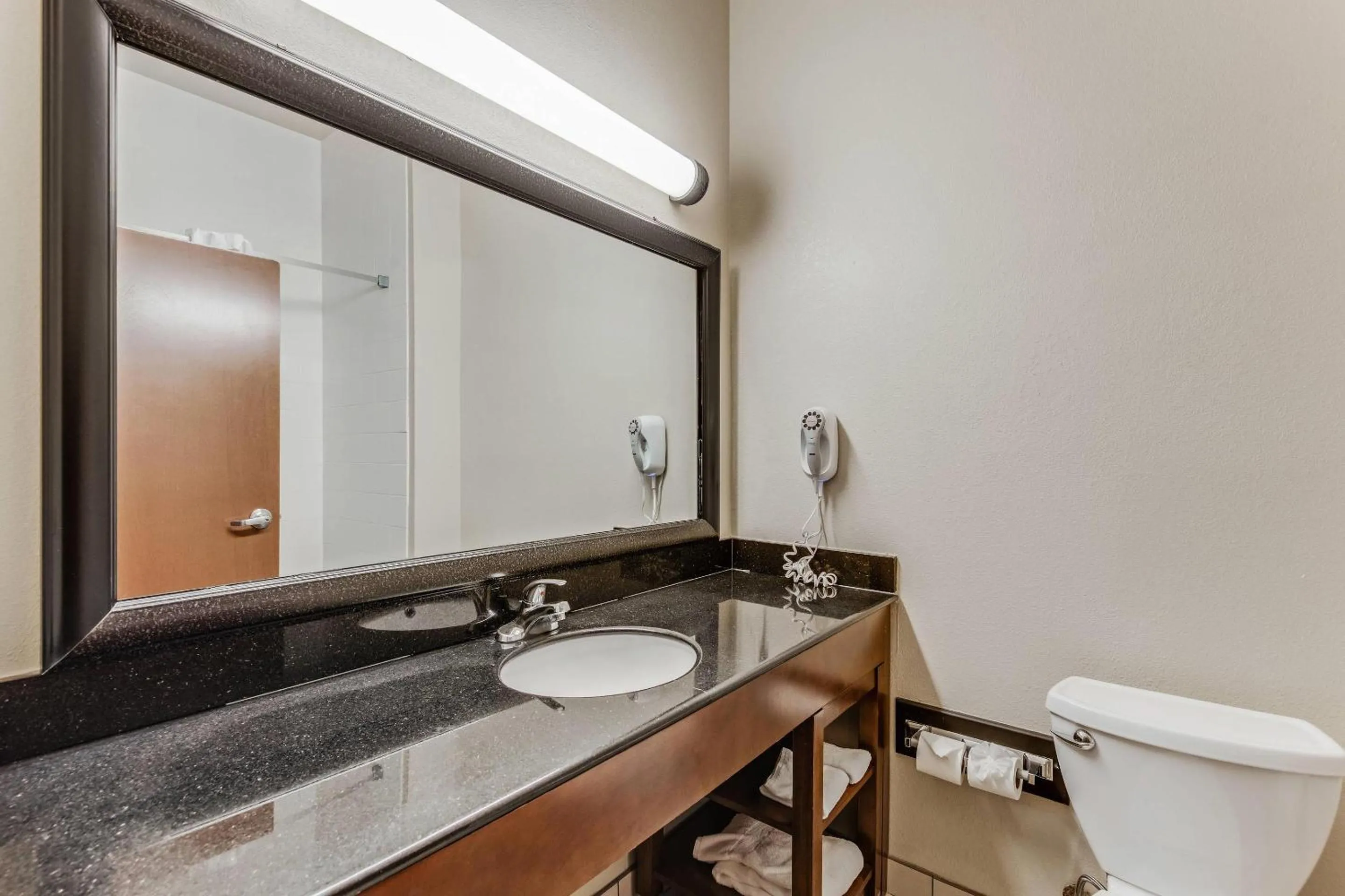 Bedroom in Comfort Suites Huntsville MidCity District at Research Park