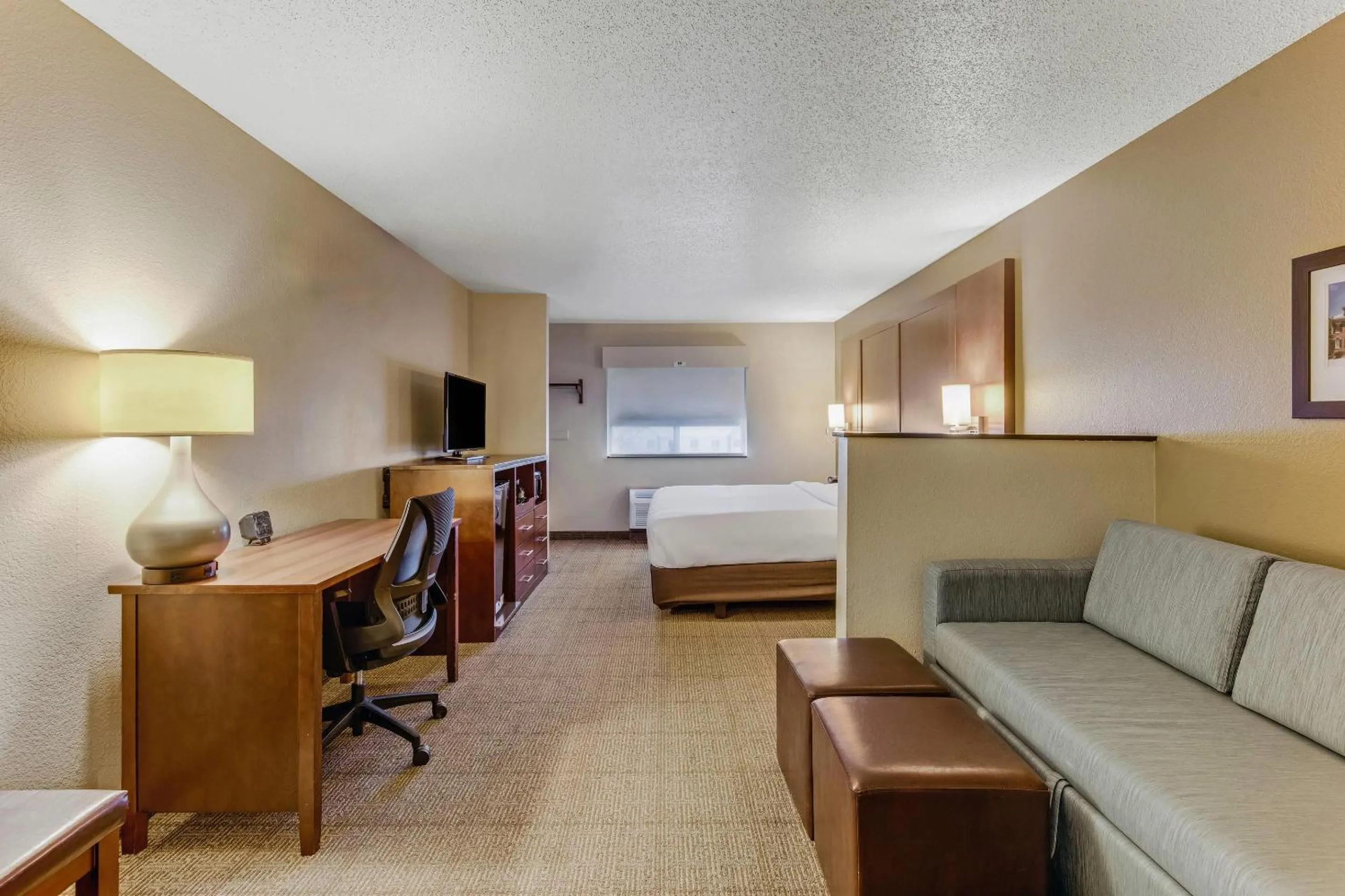 Bedroom, Bed in Comfort Suites Huntsville MidCity District at Research Park