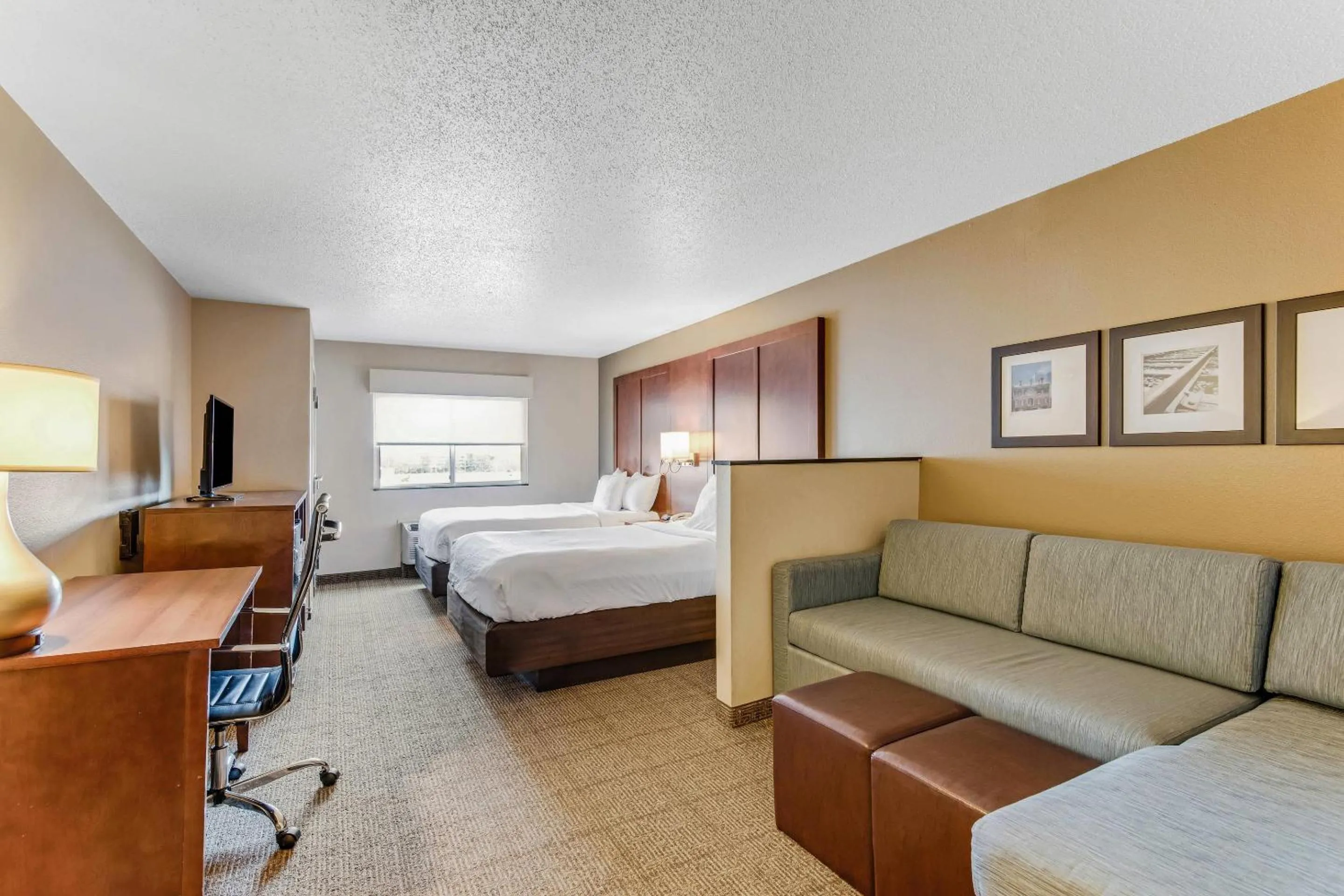 Bedroom, Bed in Comfort Suites Huntsville MidCity District at Research Park