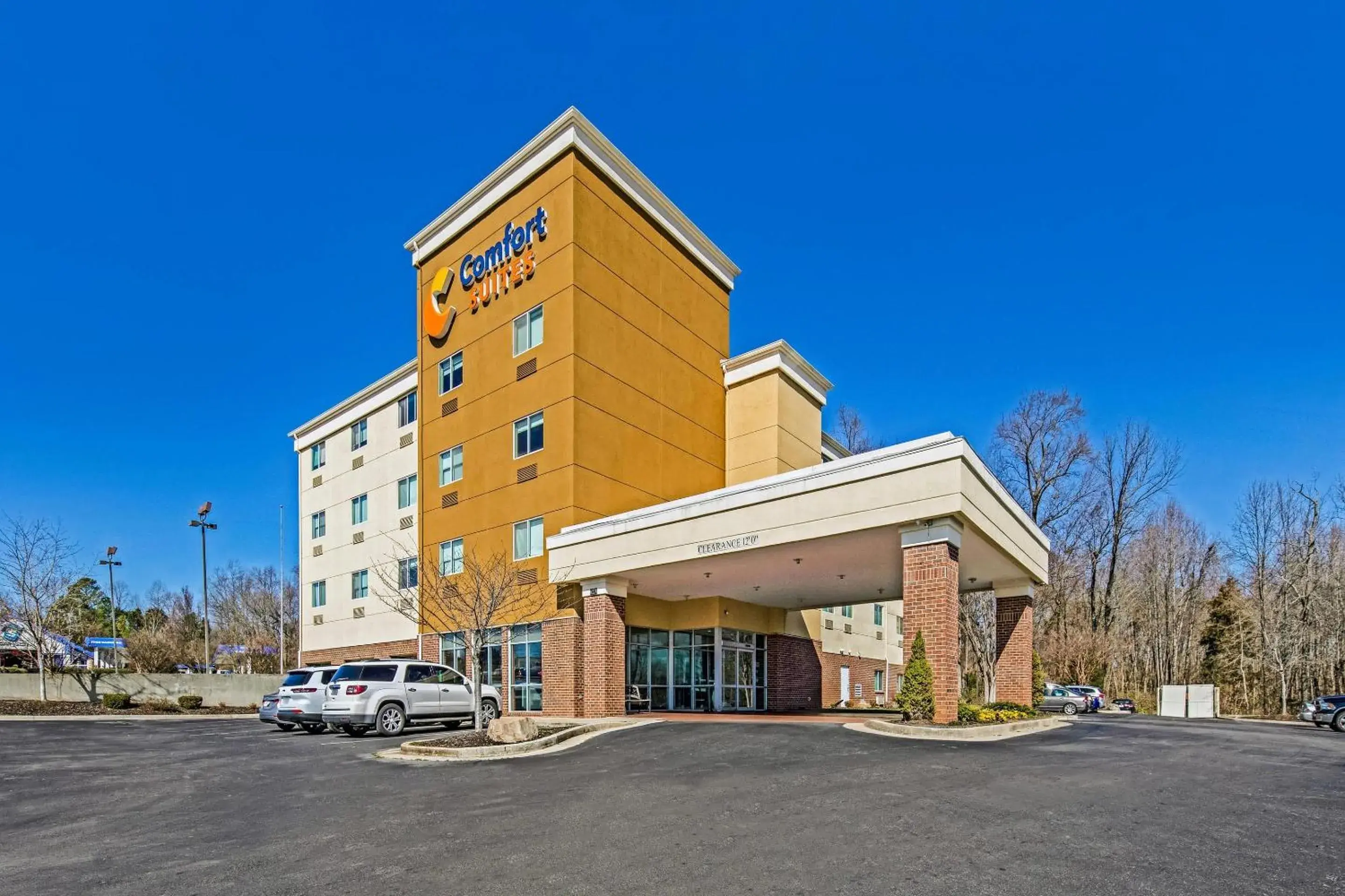 Property building in Comfort Suites Huntsville MidCity District at Research Park Property building in Comfort Suites Huntsville MidCity District at Research Park