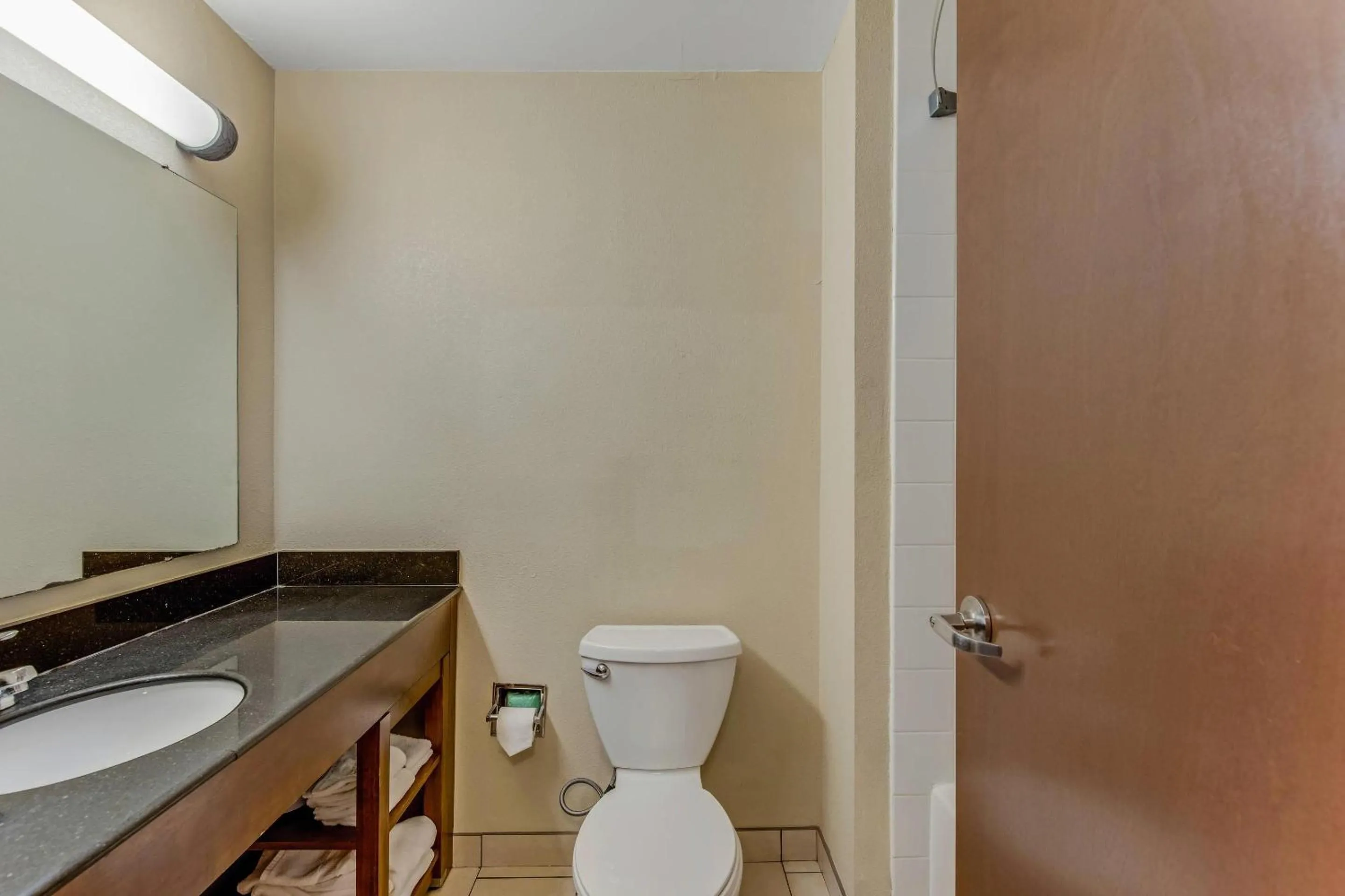 Bedroom in Comfort Suites Huntsville MidCity District at Research Park