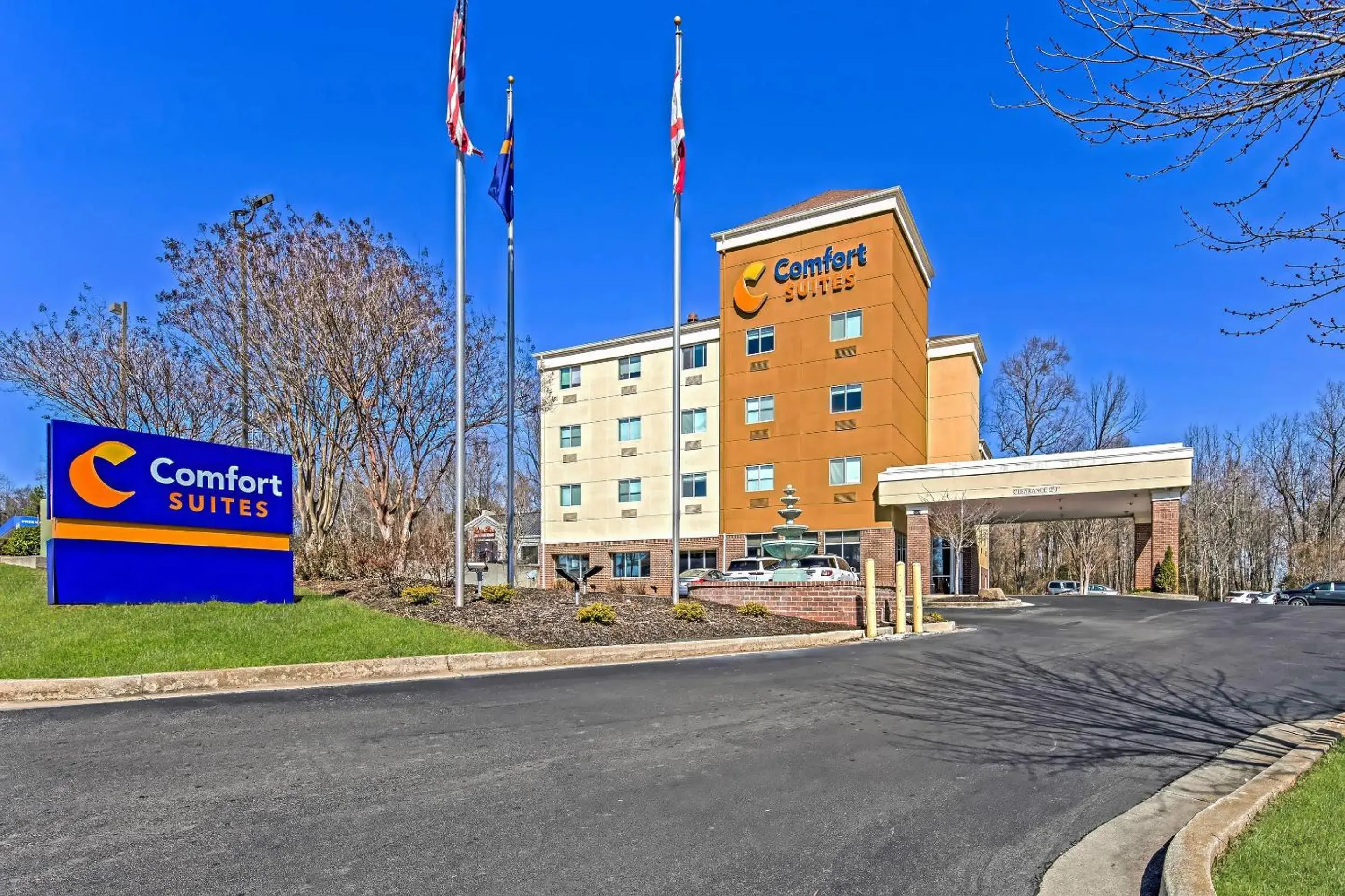 Property building in Comfort Suites Huntsville MidCity District at Research Park Property building in Comfort Suites Huntsville MidCity District at Research Park