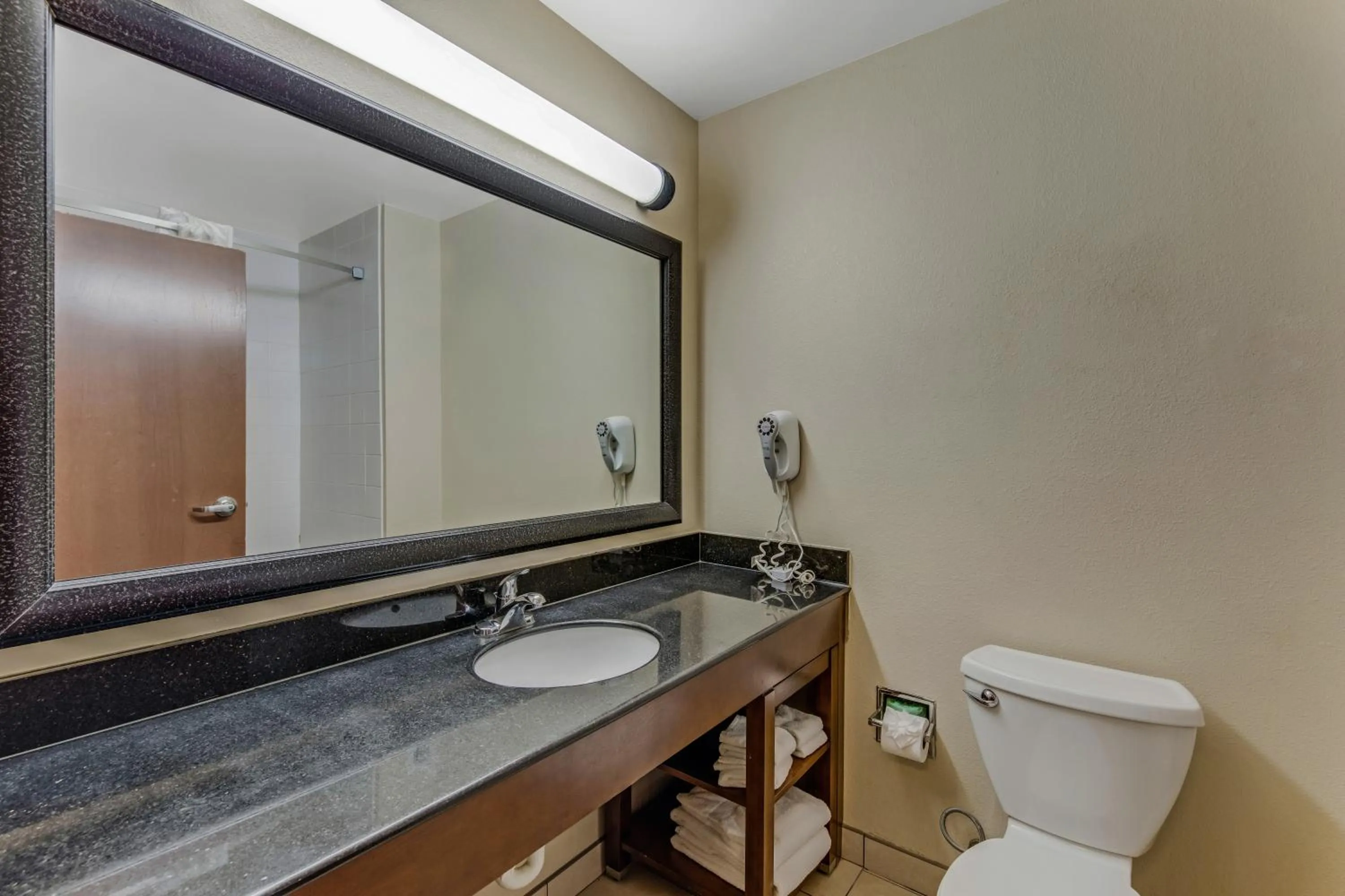 Bathroom in Comfort Suites Huntsville MidCity District at Research Park