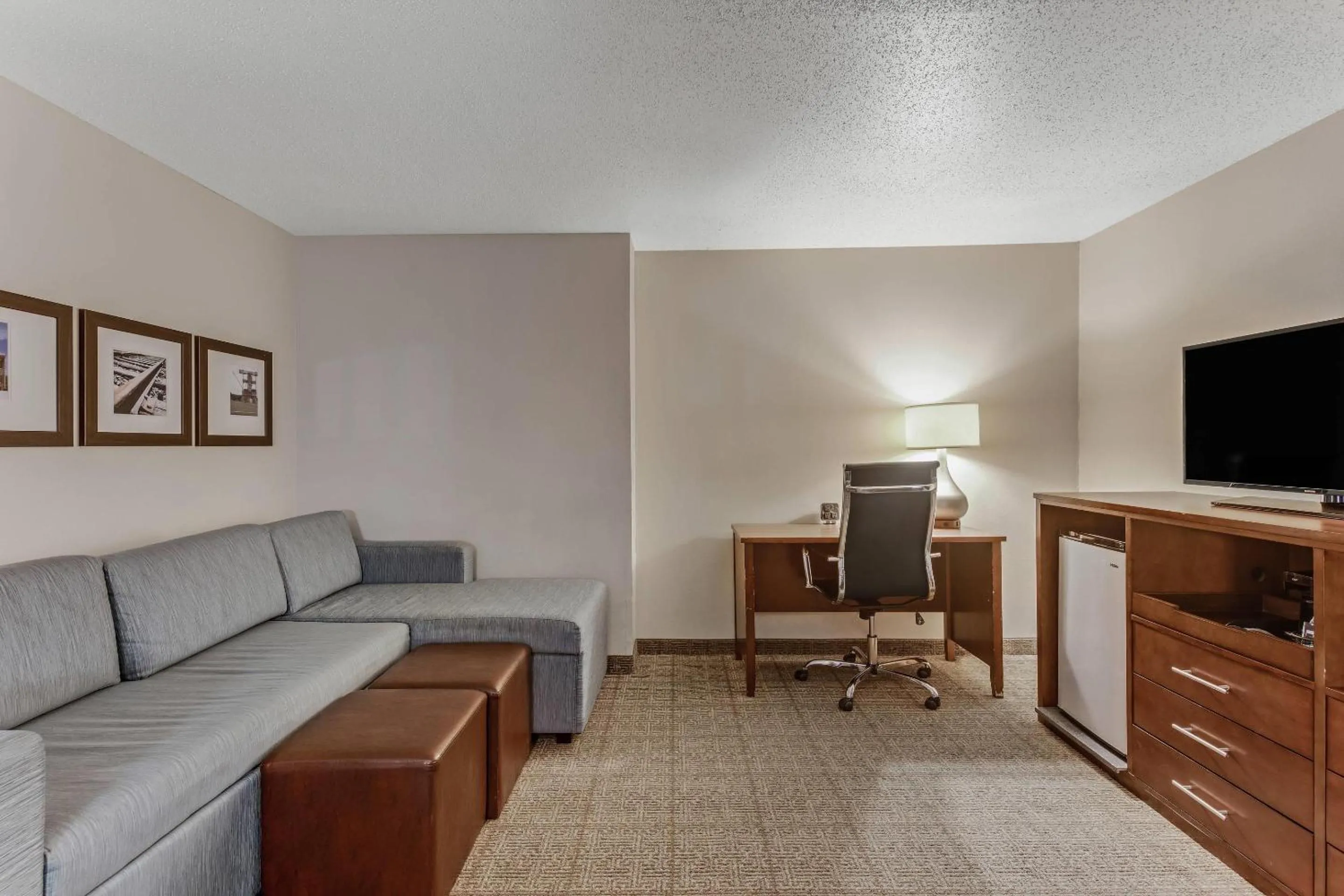 Bedroom in Comfort Suites Huntsville MidCity District at Research Park