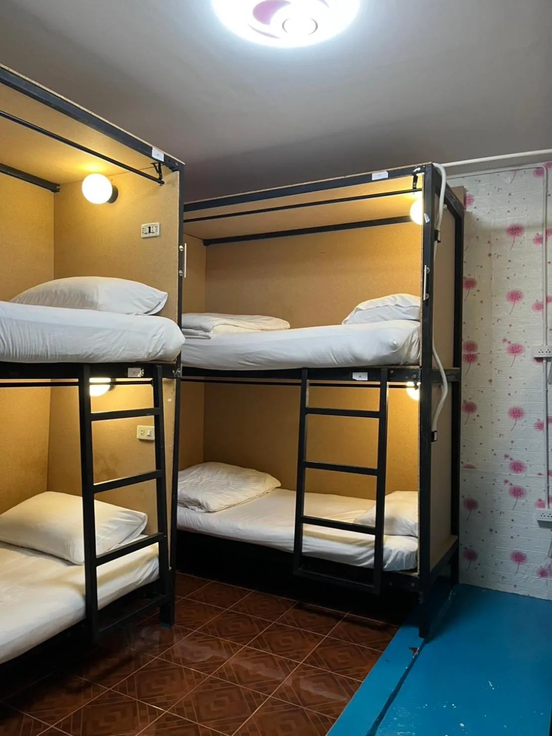 D​ Luck​ Hostel