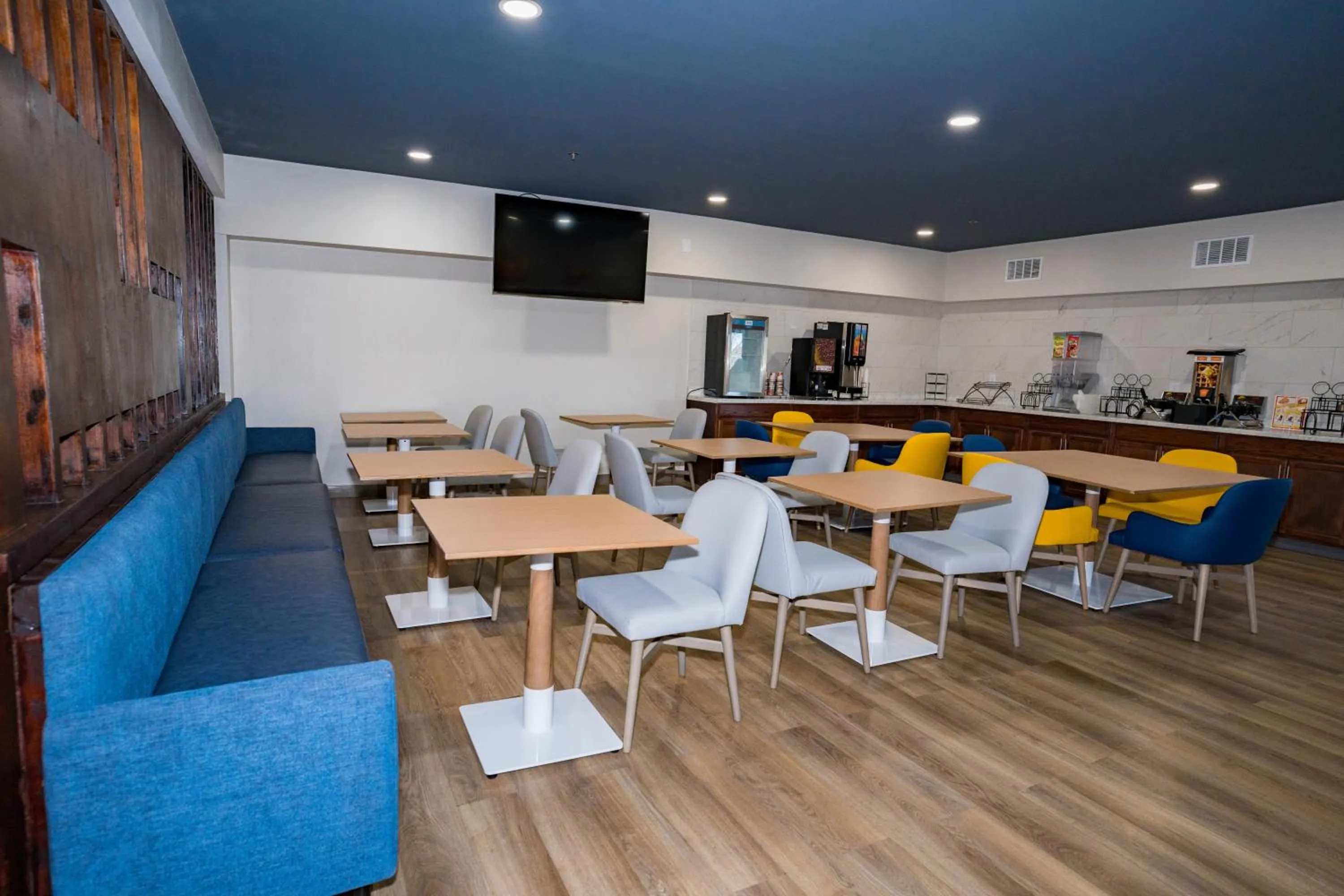 Restaurant/places to eat in Comfort Inn & Suites River City Decatur