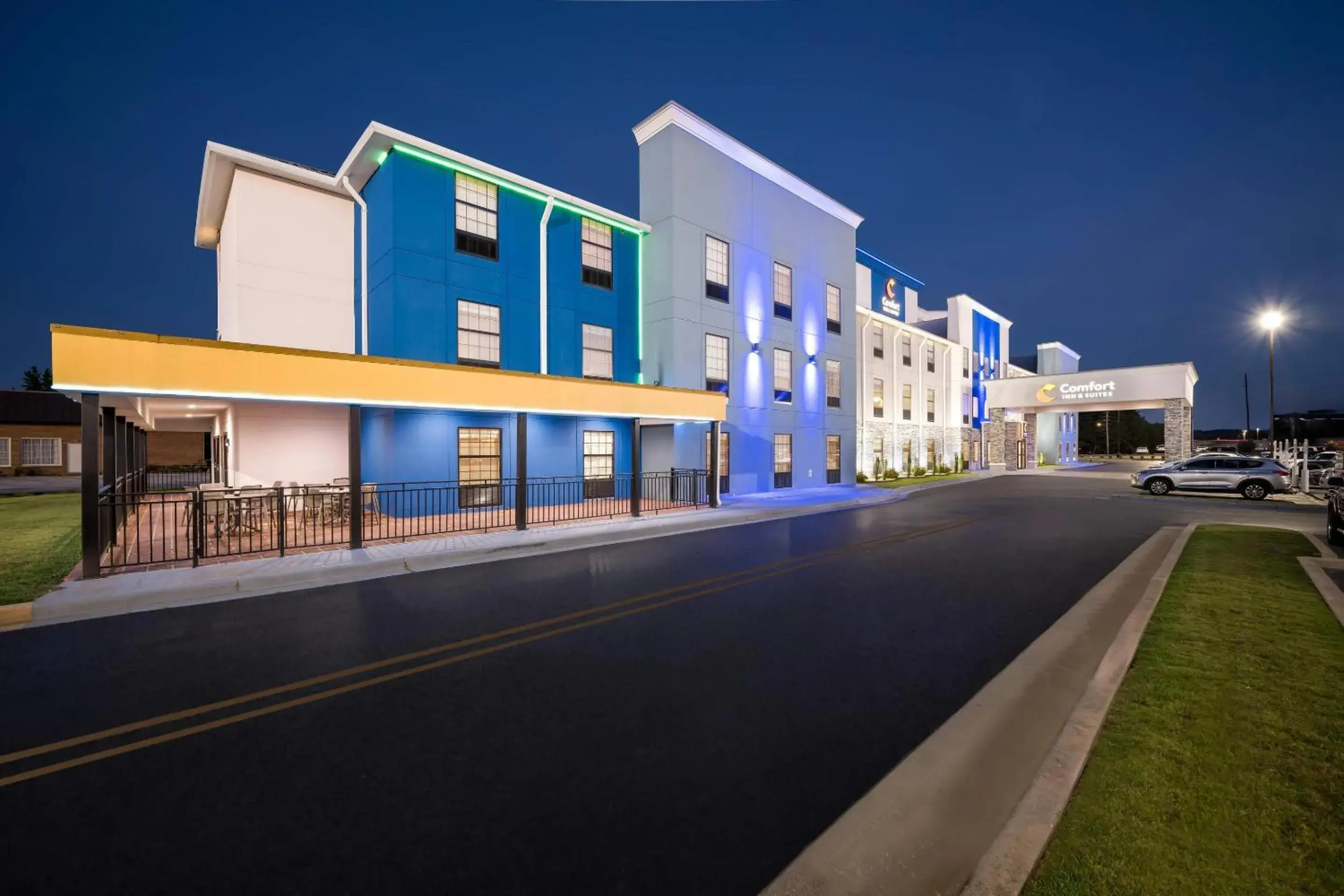 Property building in Comfort Inn & Suites River City Decatur Property building in Comfort Inn & Suites River City Decatur